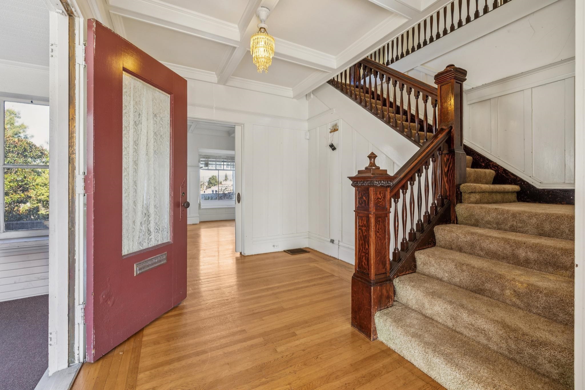 Detail Gallery Image 11 of 60 For 361 Hanover Avenue, Oakland,  CA 94606 - 5 Beds | 2/1 Baths