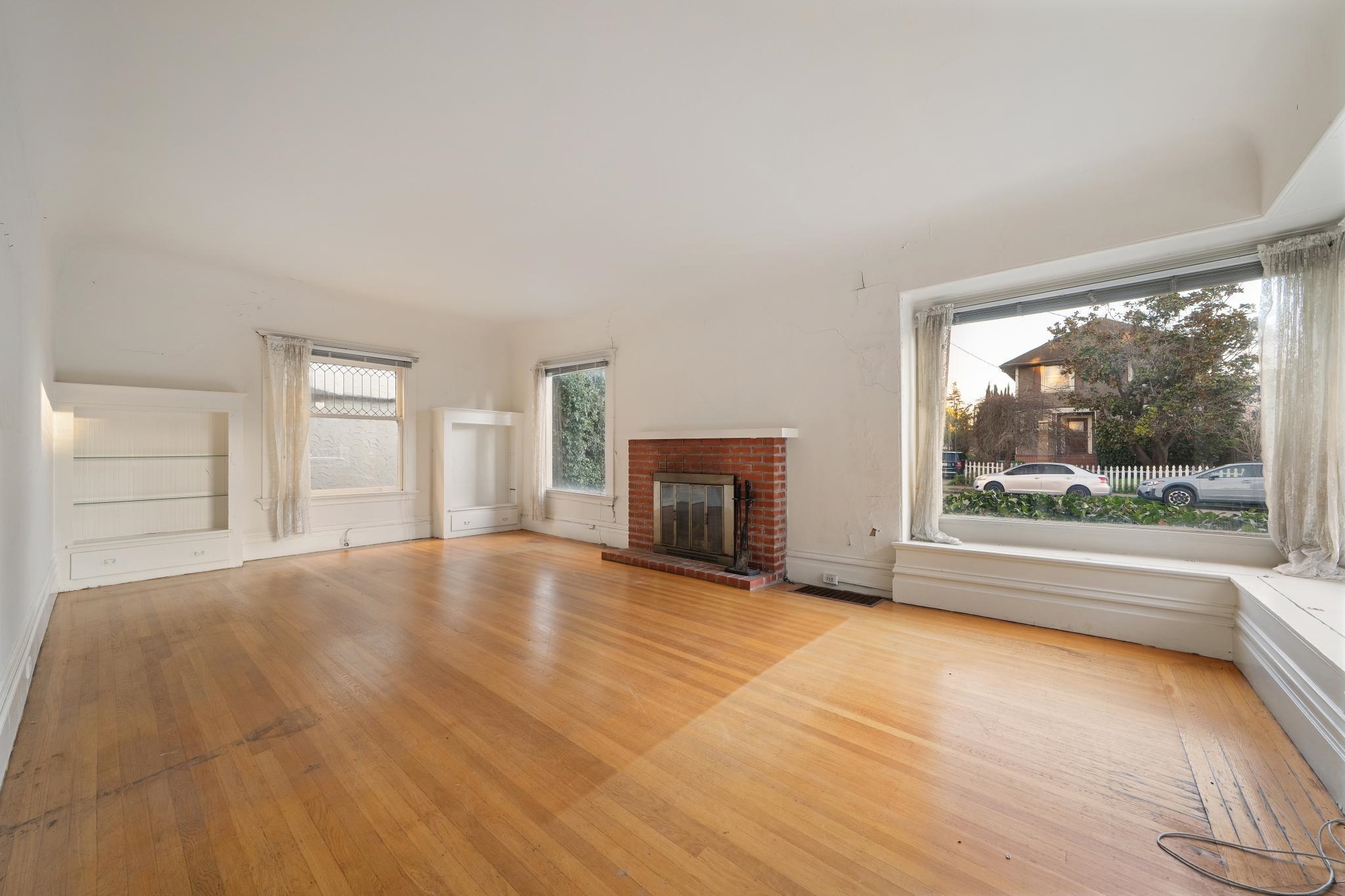 Detail Gallery Image 13 of 60 For 361 Hanover Avenue, Oakland,  CA 94606 - 5 Beds | 2/1 Baths