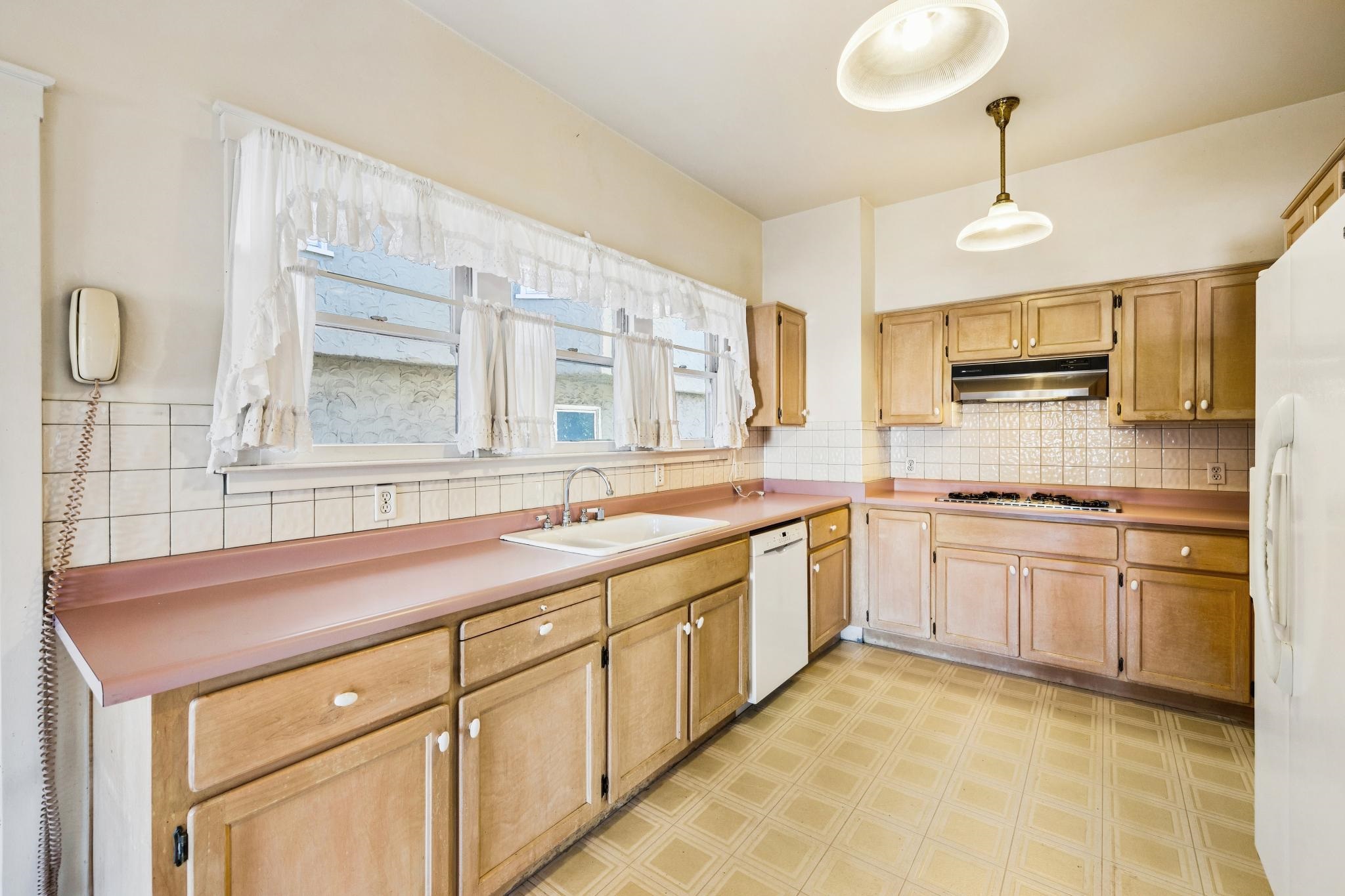 Detail Gallery Image 22 of 60 For 361 Hanover Avenue, Oakland,  CA 94606 - 5 Beds | 2/1 Baths