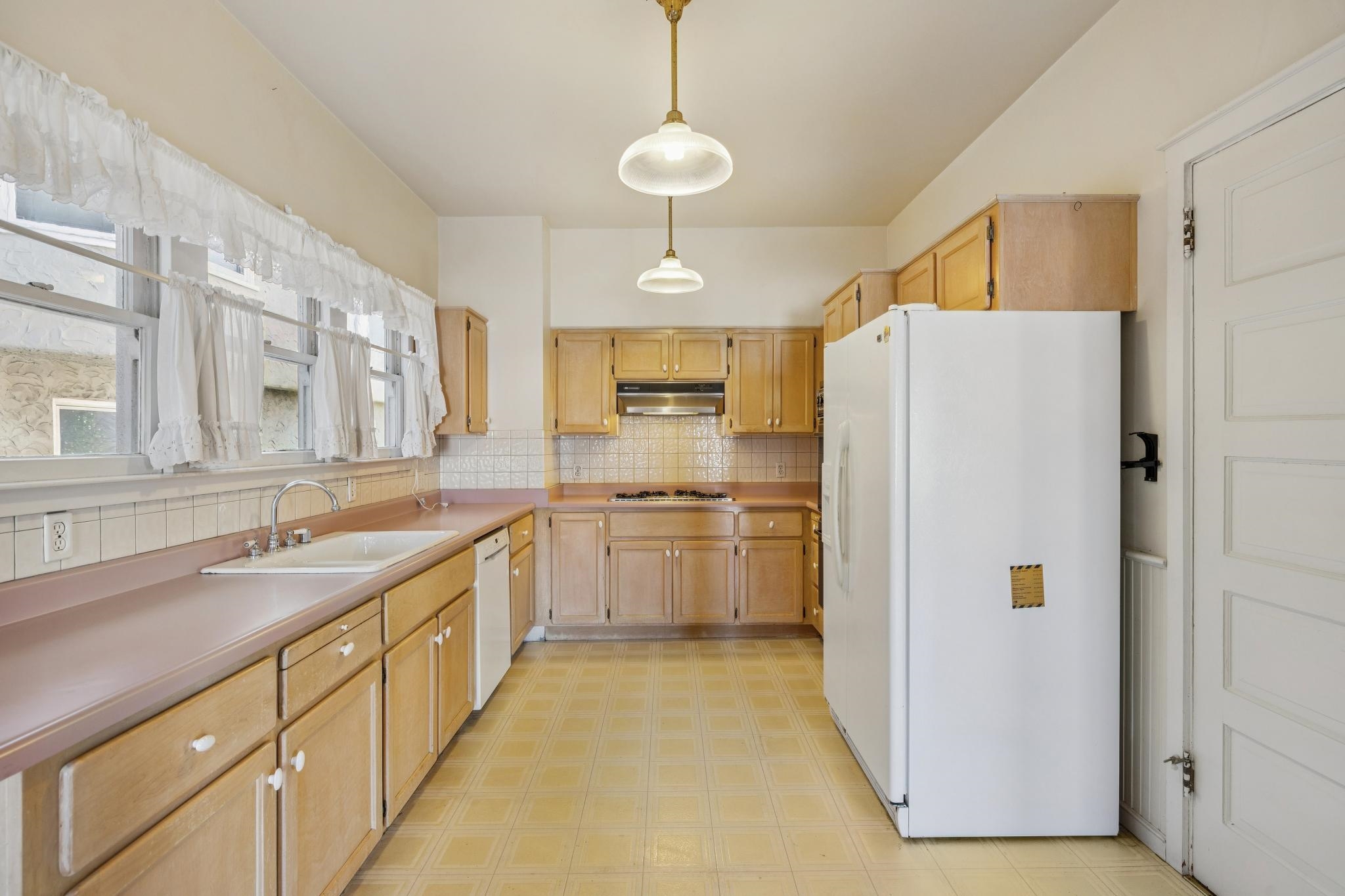 Detail Gallery Image 23 of 60 For 361 Hanover Avenue, Oakland,  CA 94606 - 5 Beds | 2/1 Baths