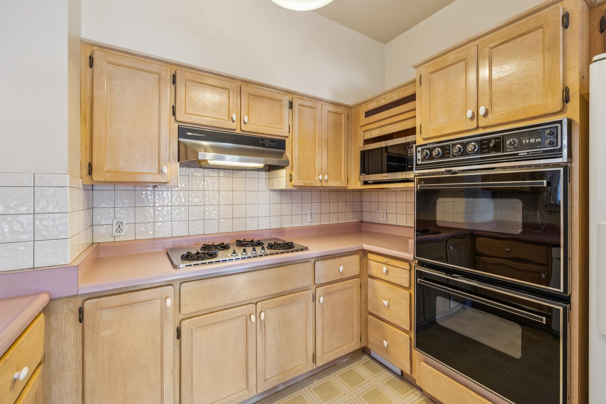 Detail Gallery Image 24 of 60 For 361 Hanover Avenue, Oakland,  CA 94606 - 5 Beds | 2/1 Baths