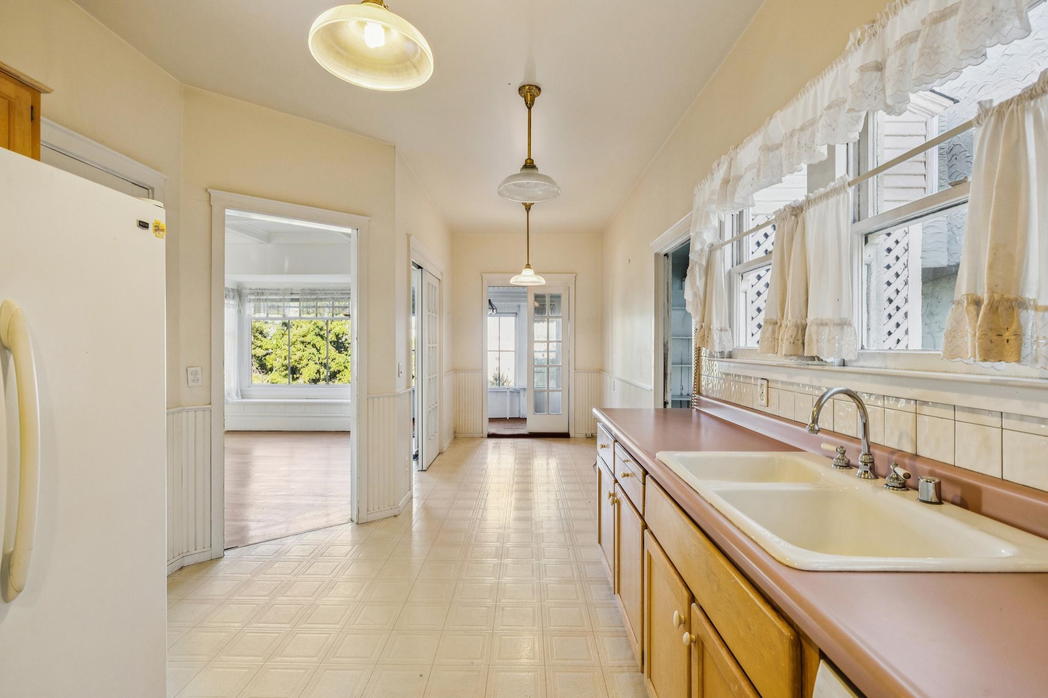 Detail Gallery Image 25 of 60 For 361 Hanover Avenue, Oakland,  CA 94606 - 5 Beds | 2/1 Baths