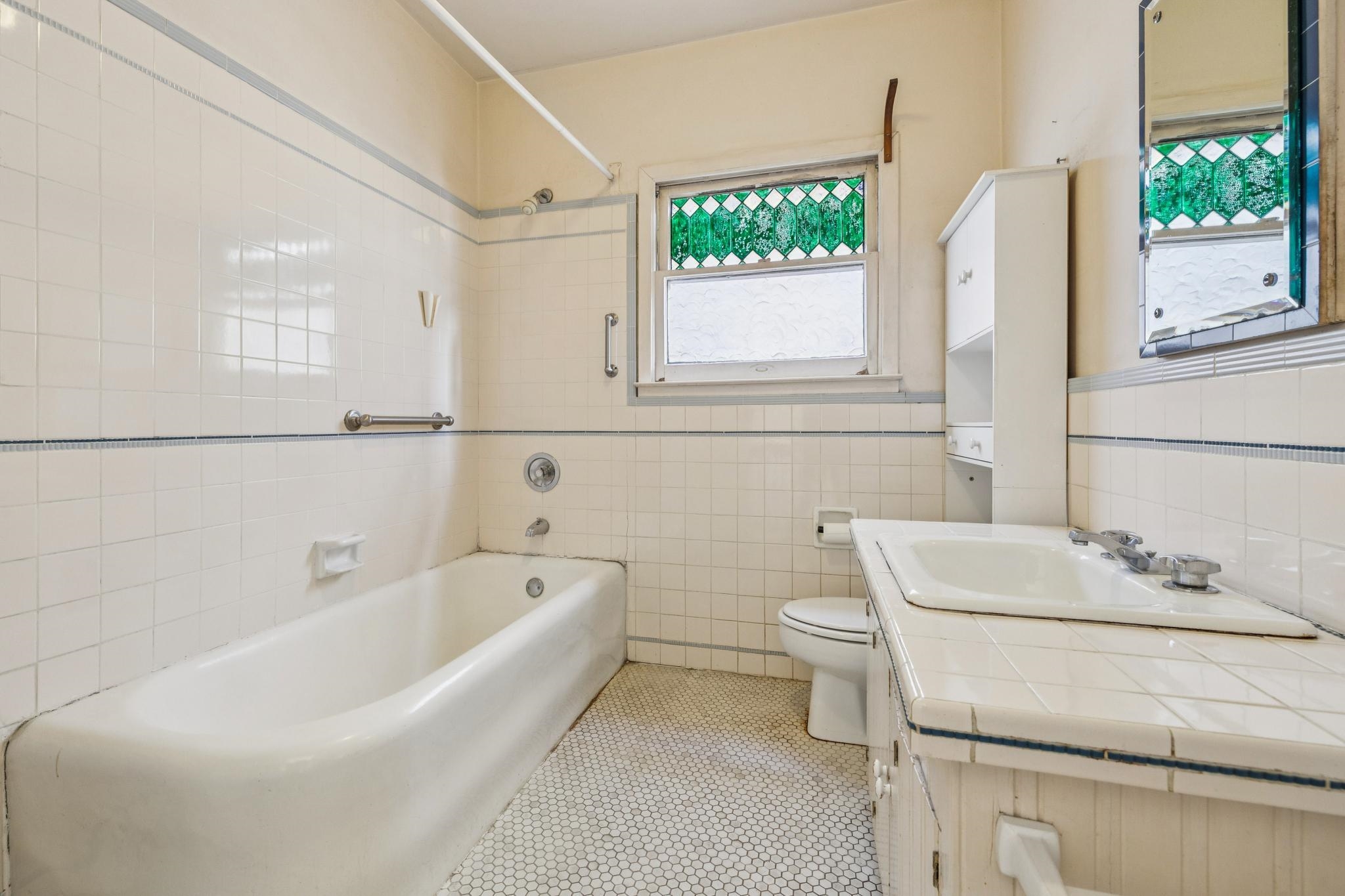 Detail Gallery Image 34 of 60 For 361 Hanover Avenue, Oakland,  CA 94606 - 5 Beds | 2/1 Baths