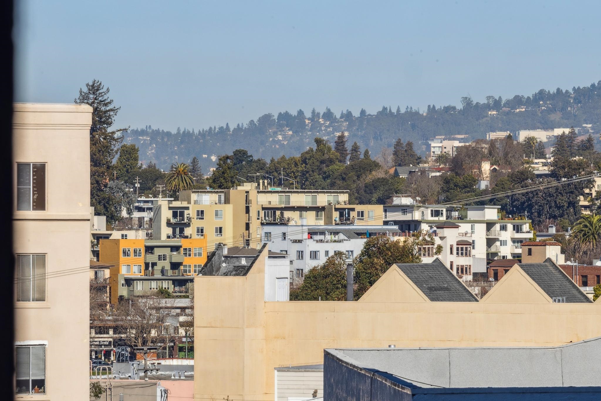 Detail Gallery Image 6 of 60 For 361 Hanover Avenue, Oakland,  CA 94606 - 5 Beds | 2/1 Baths