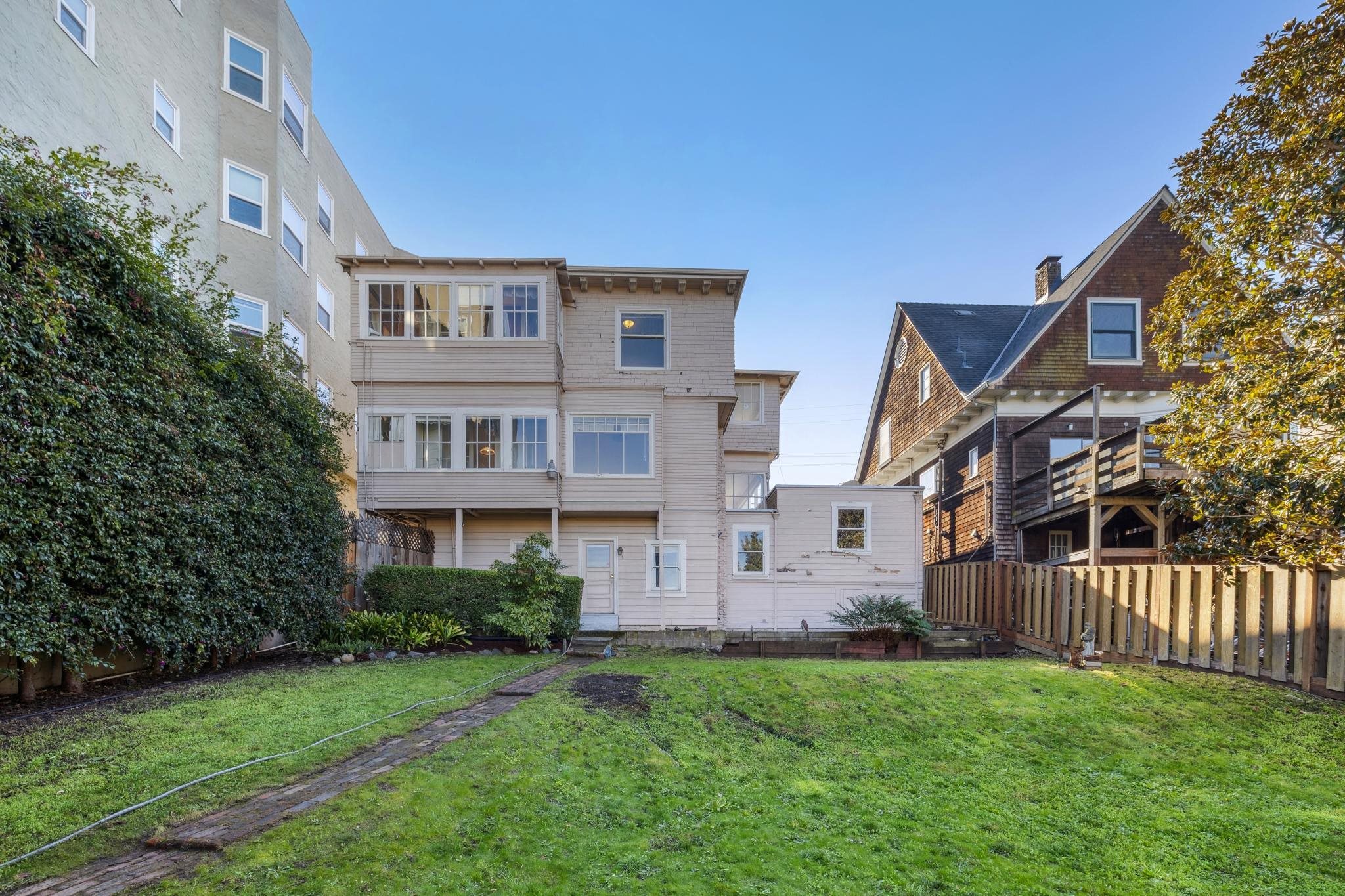 Detail Gallery Image 8 of 60 For 361 Hanover Avenue, Oakland,  CA 94606 - 5 Beds | 2/1 Baths