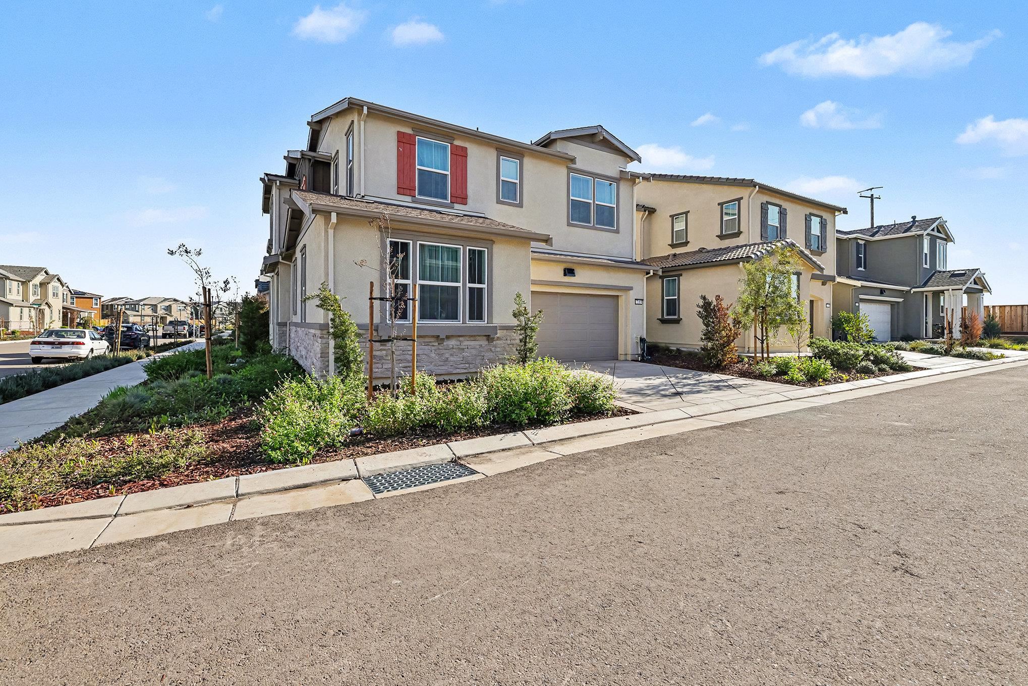 Detail Gallery Image 4 of 37 For 7310 Tabitha Pl, Tracy,  CA 95377 - 4 Beds | 3 Baths