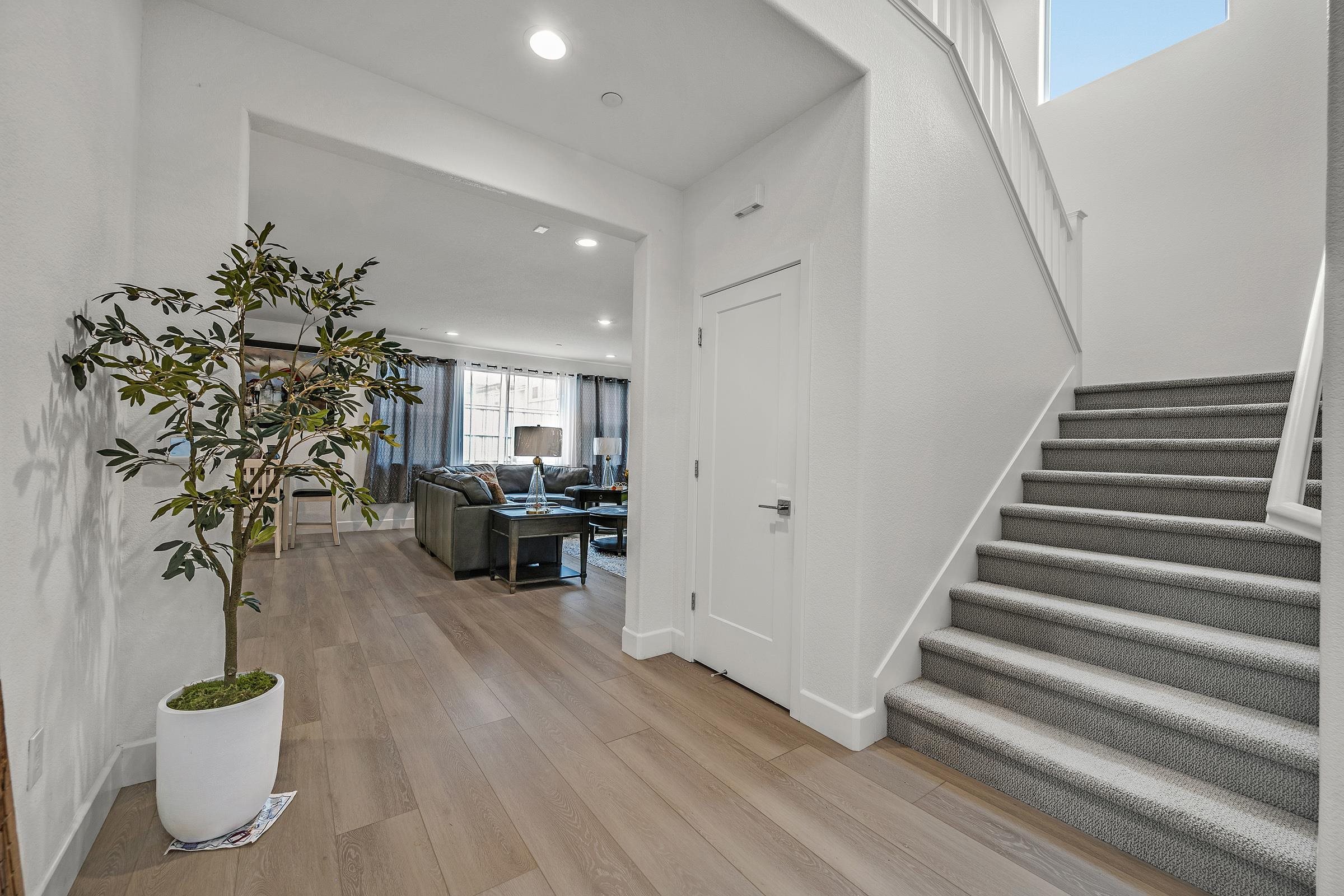 Detail Gallery Image 12 of 39 For 2505 Mulholland Dr, Lathrop,  CA 95330 - 5 Beds | 4/1 Baths