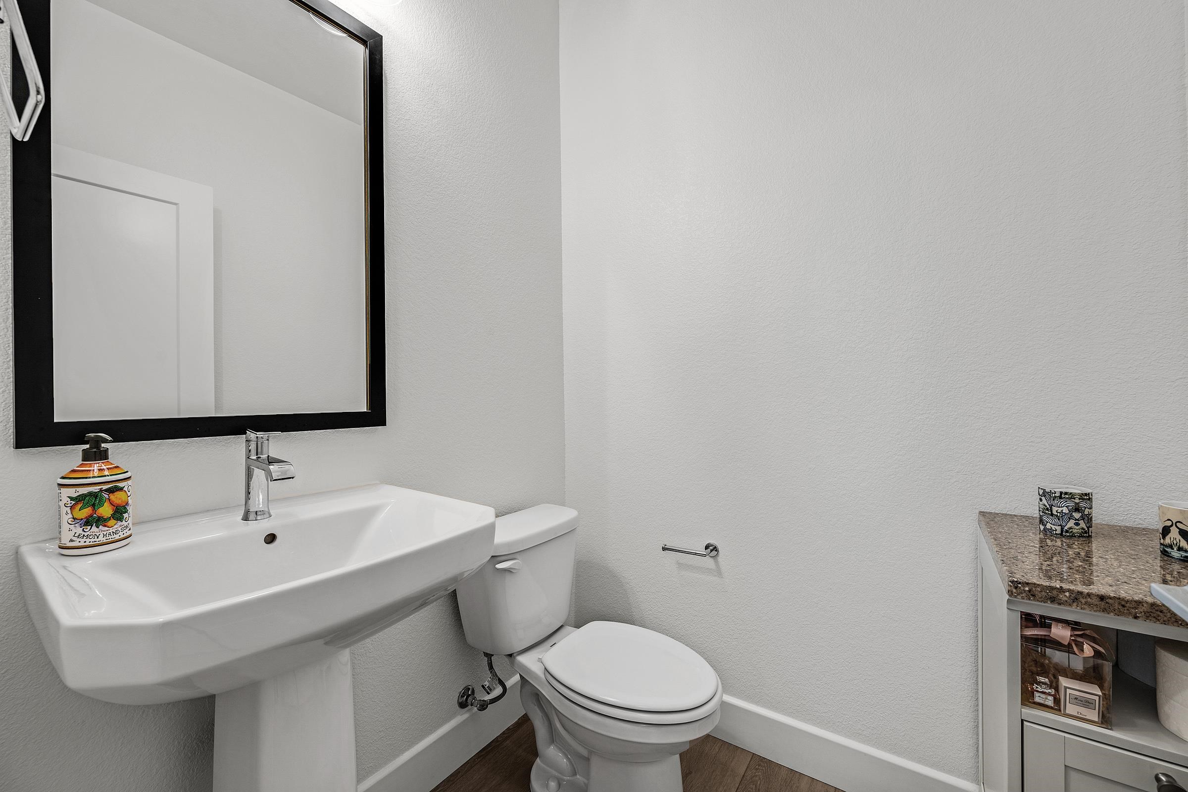 Detail Gallery Image 13 of 39 For 2505 Mulholland Dr, Lathrop,  CA 95330 - 5 Beds | 4/1 Baths