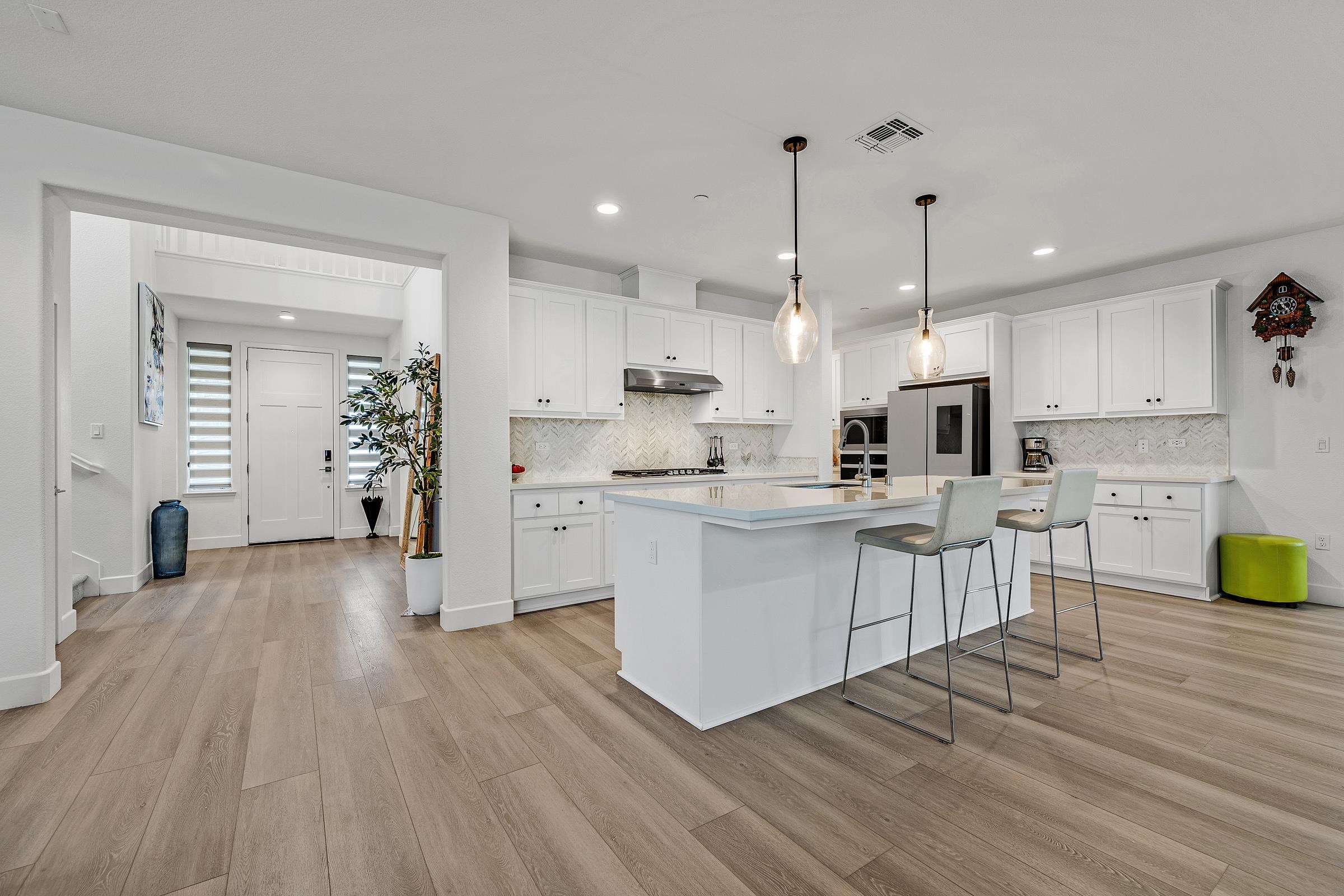 Detail Gallery Image 3 of 39 For 2505 Mulholland Dr, Lathrop,  CA 95330 - 5 Beds | 4/1 Baths