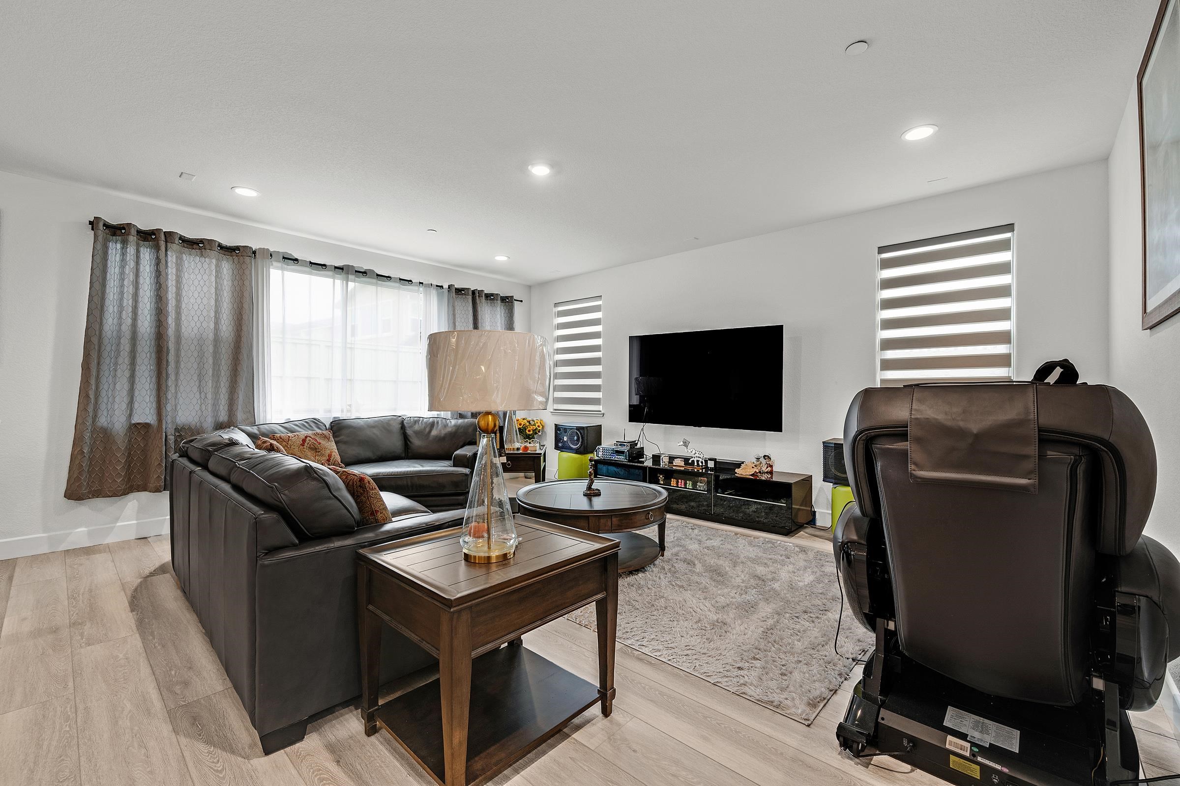 Detail Gallery Image 7 of 39 For 2505 Mulholland Dr, Lathrop,  CA 95330 - 5 Beds | 4/1 Baths