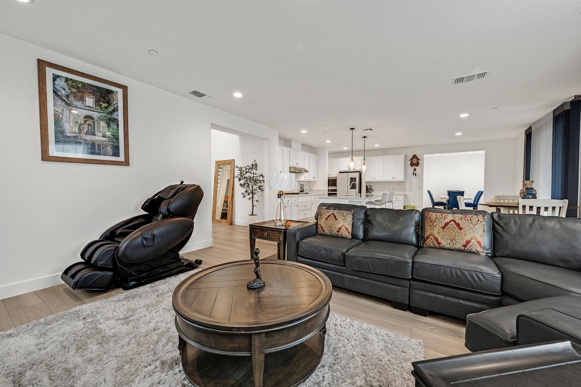 Detail Gallery Image 8 of 39 For 2505 Mulholland Dr, Lathrop,  CA 95330 - 5 Beds | 4/1 Baths