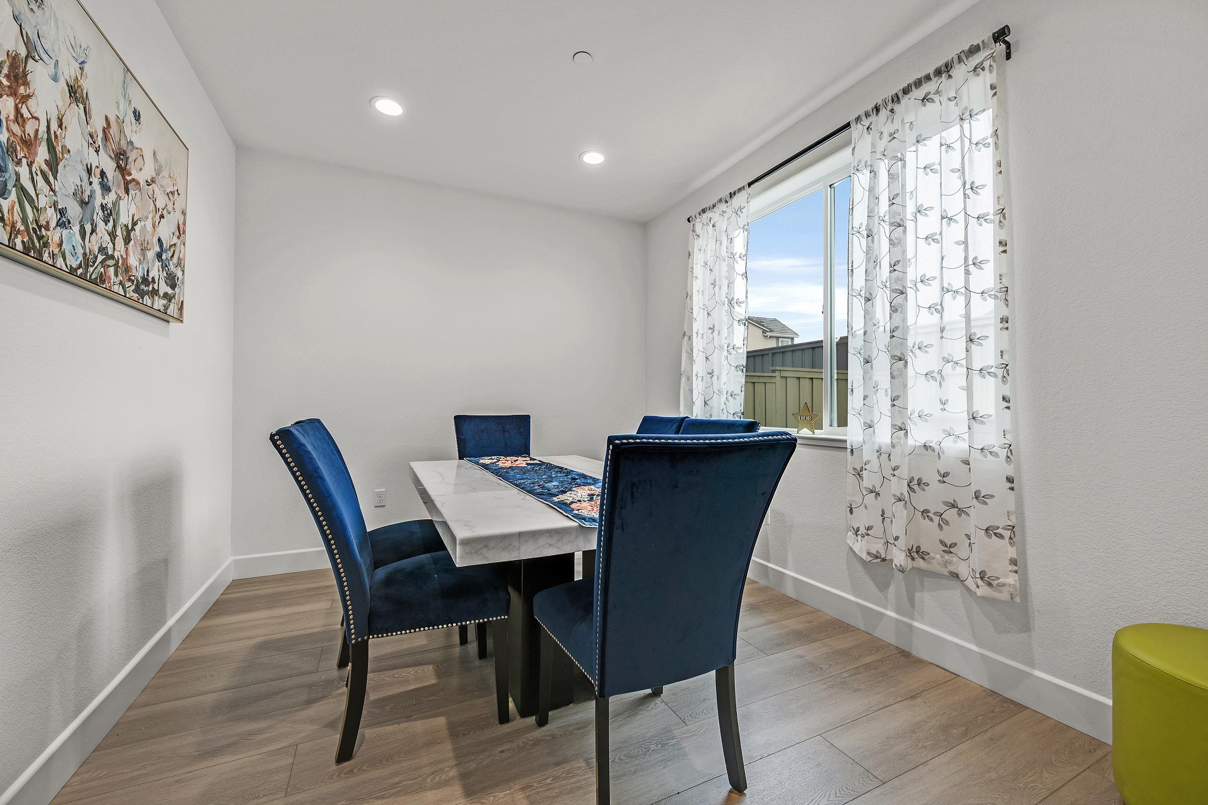 Detail Gallery Image 9 of 39 For 2505 Mulholland Dr, Lathrop,  CA 95330 - 5 Beds | 4/1 Baths