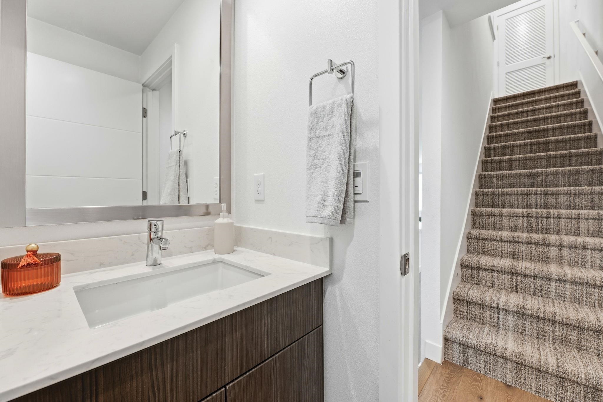 Detail Gallery Image 20 of 41 For 931 Edy Ln, Oakland,  CA 94607 - 2 Beds | 2/1 Baths