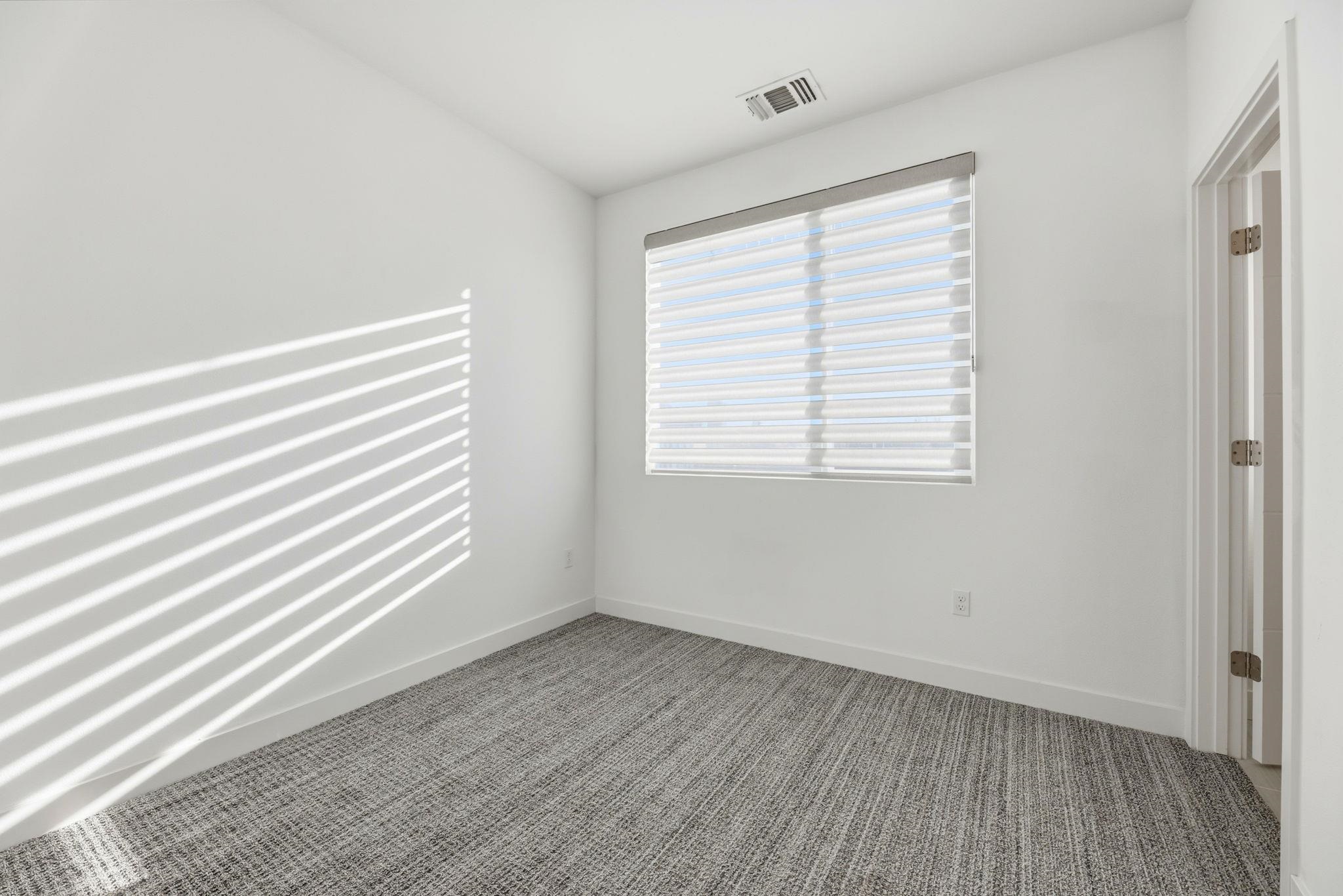 Detail Gallery Image 24 of 41 For 931 Edy Ln, Oakland,  CA 94607 - 2 Beds | 2/1 Baths