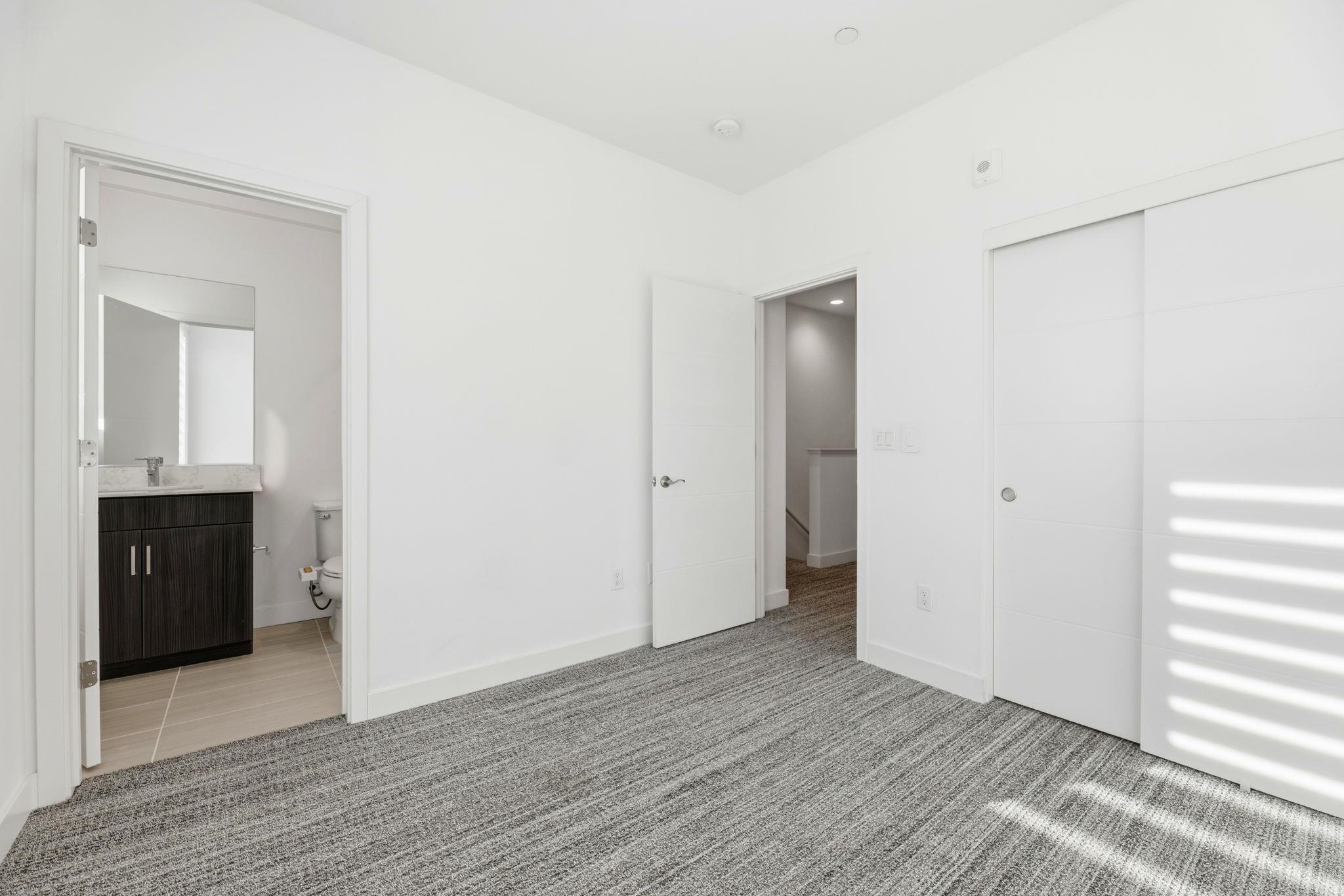 Detail Gallery Image 26 of 41 For 931 Edy Ln, Oakland,  CA 94607 - 2 Beds | 2/1 Baths