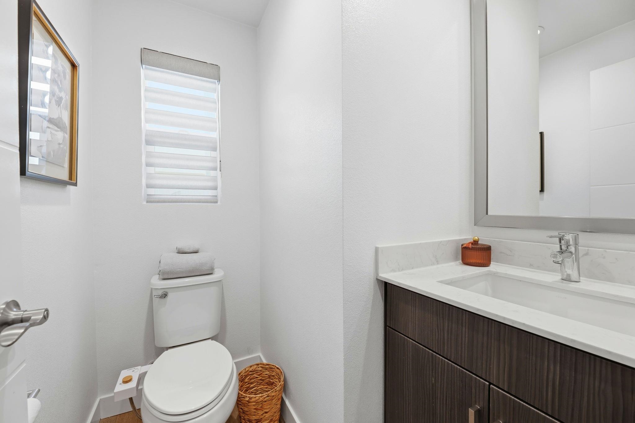 Detail Gallery Image 30 of 41 For 931 Edy Ln, Oakland,  CA 94607 - 2 Beds | 2/1 Baths