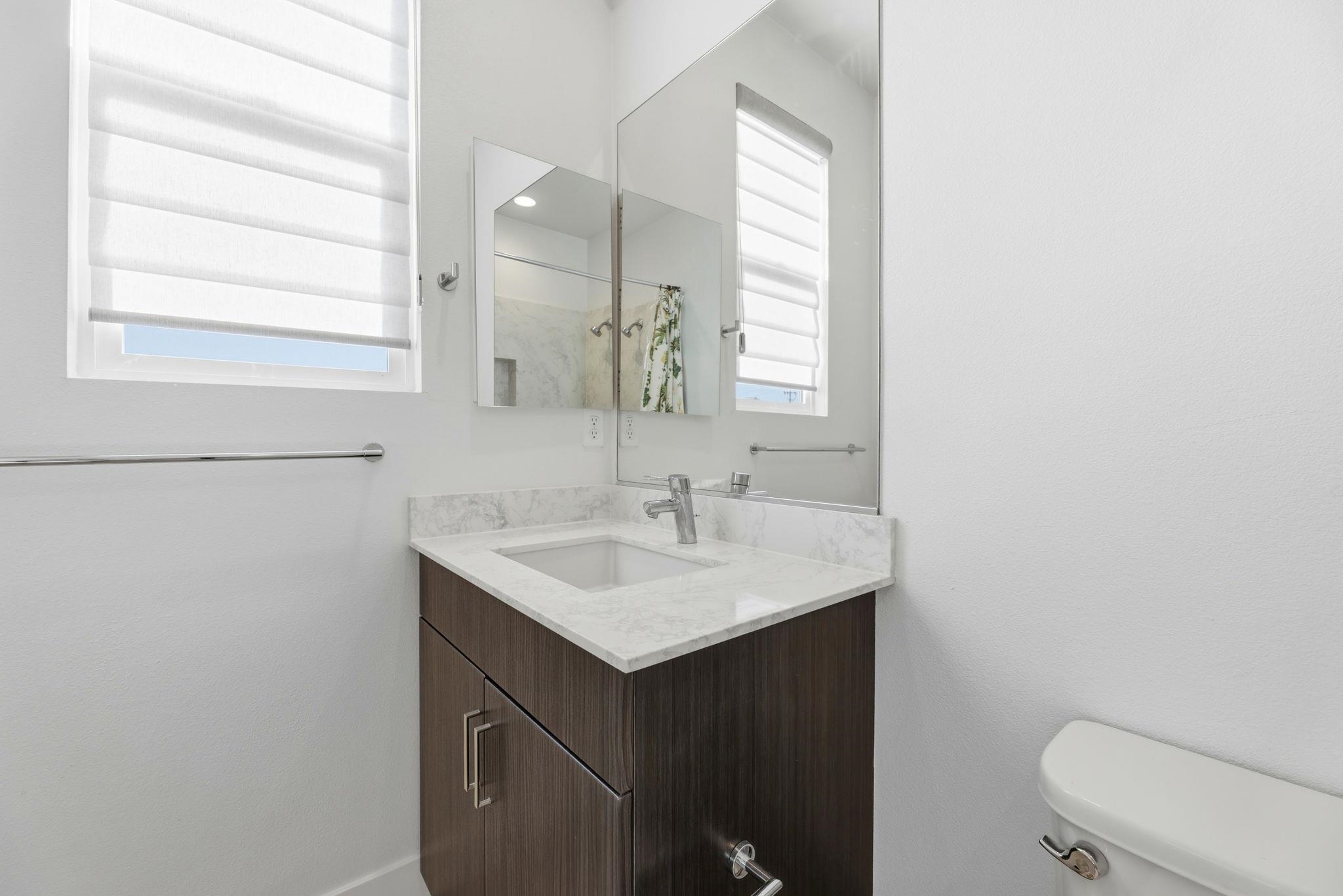 Detail Gallery Image 32 of 41 For 931 Edy Ln, Oakland,  CA 94607 - 2 Beds | 2/1 Baths