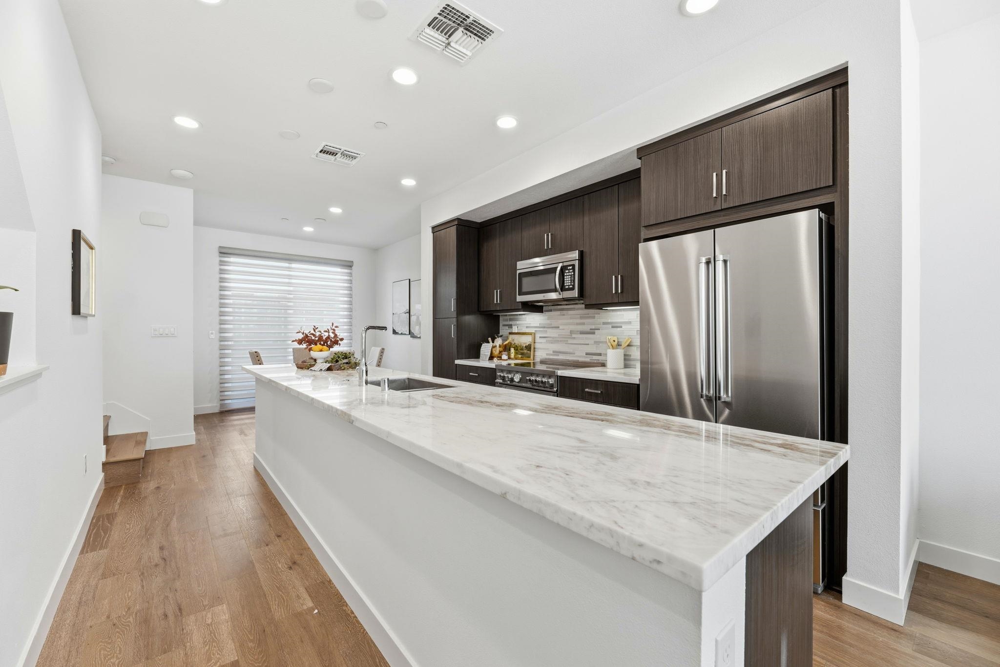 Detail Gallery Image 6 of 41 For 931 Edy Ln, Oakland,  CA 94607 - 2 Beds | 2/1 Baths