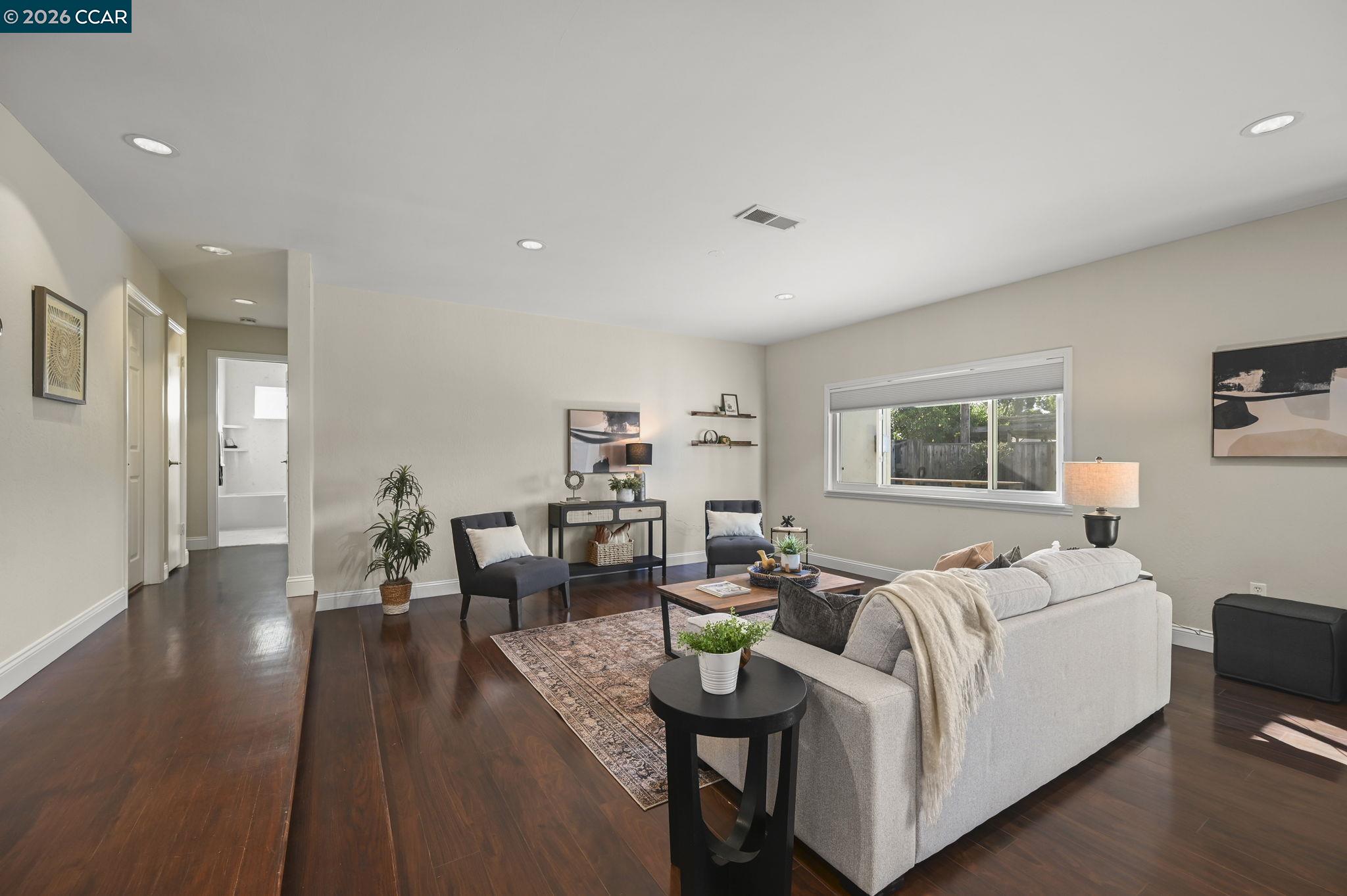 Detail Gallery Image 2 of 37 For 1687 Westwood Dr, Concord,  CA 94521 - 3 Beds | 2 Baths