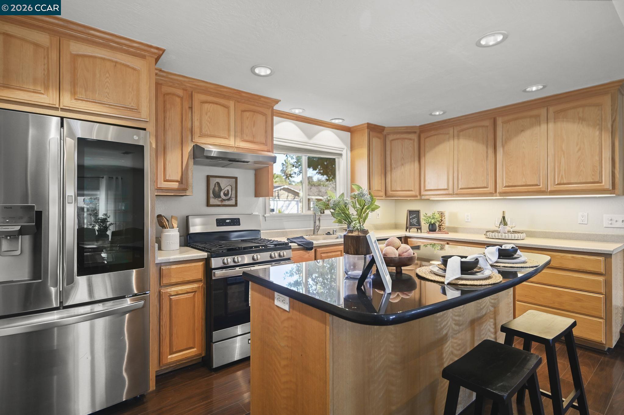 Detail Gallery Image 11 of 37 For 1687 Westwood Dr, Concord,  CA 94521 - 3 Beds | 2 Baths