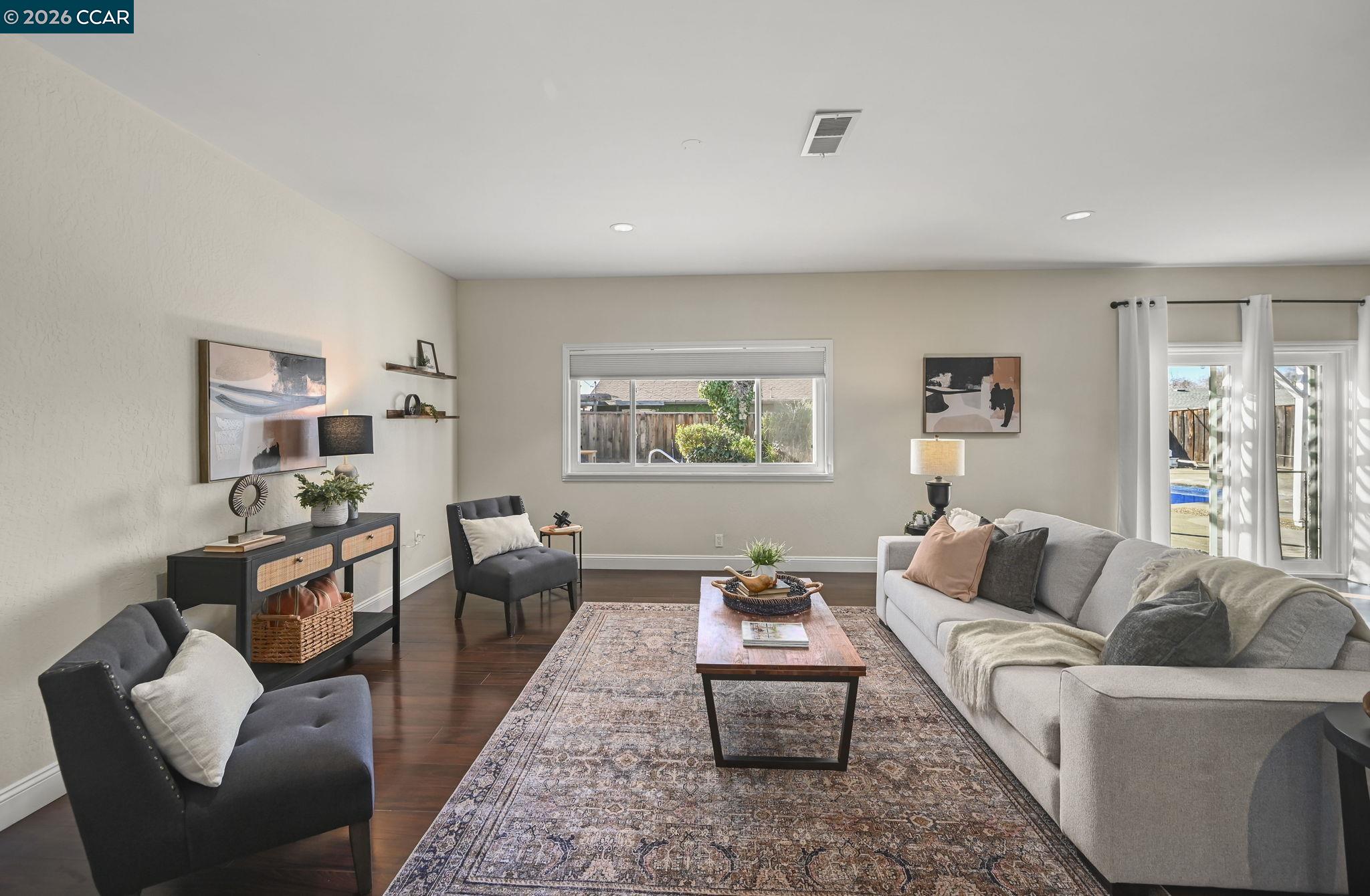 Detail Gallery Image 3 of 37 For 1687 Westwood Dr, Concord,  CA 94521 - 3 Beds | 2 Baths