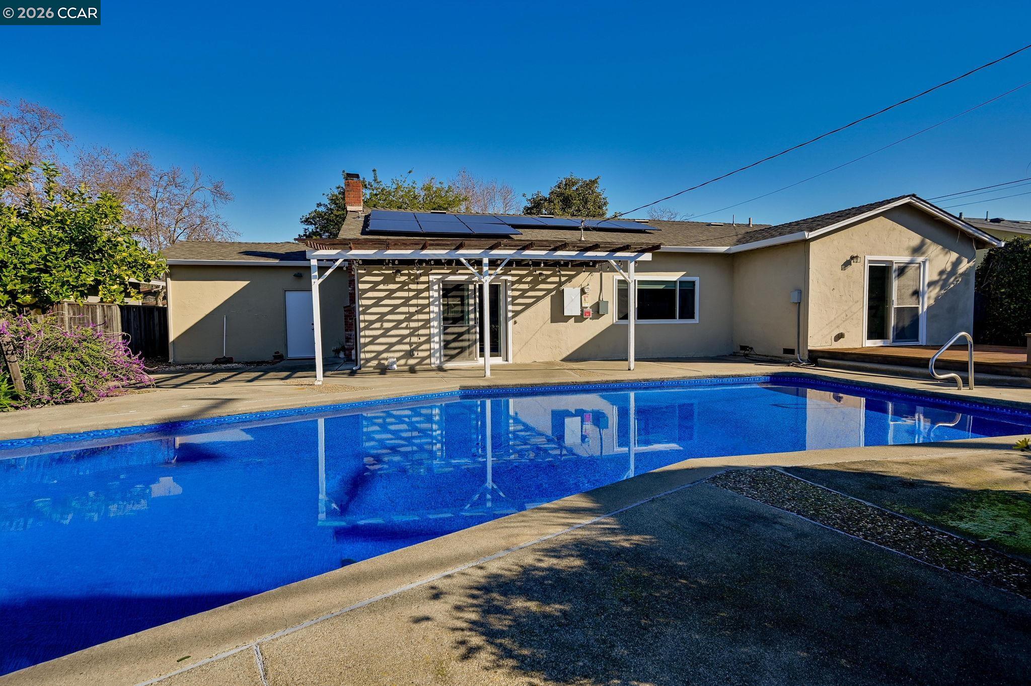 Detail Gallery Image 24 of 37 For 1687 Westwood Dr, Concord,  CA 94521 - 3 Beds | 2 Baths