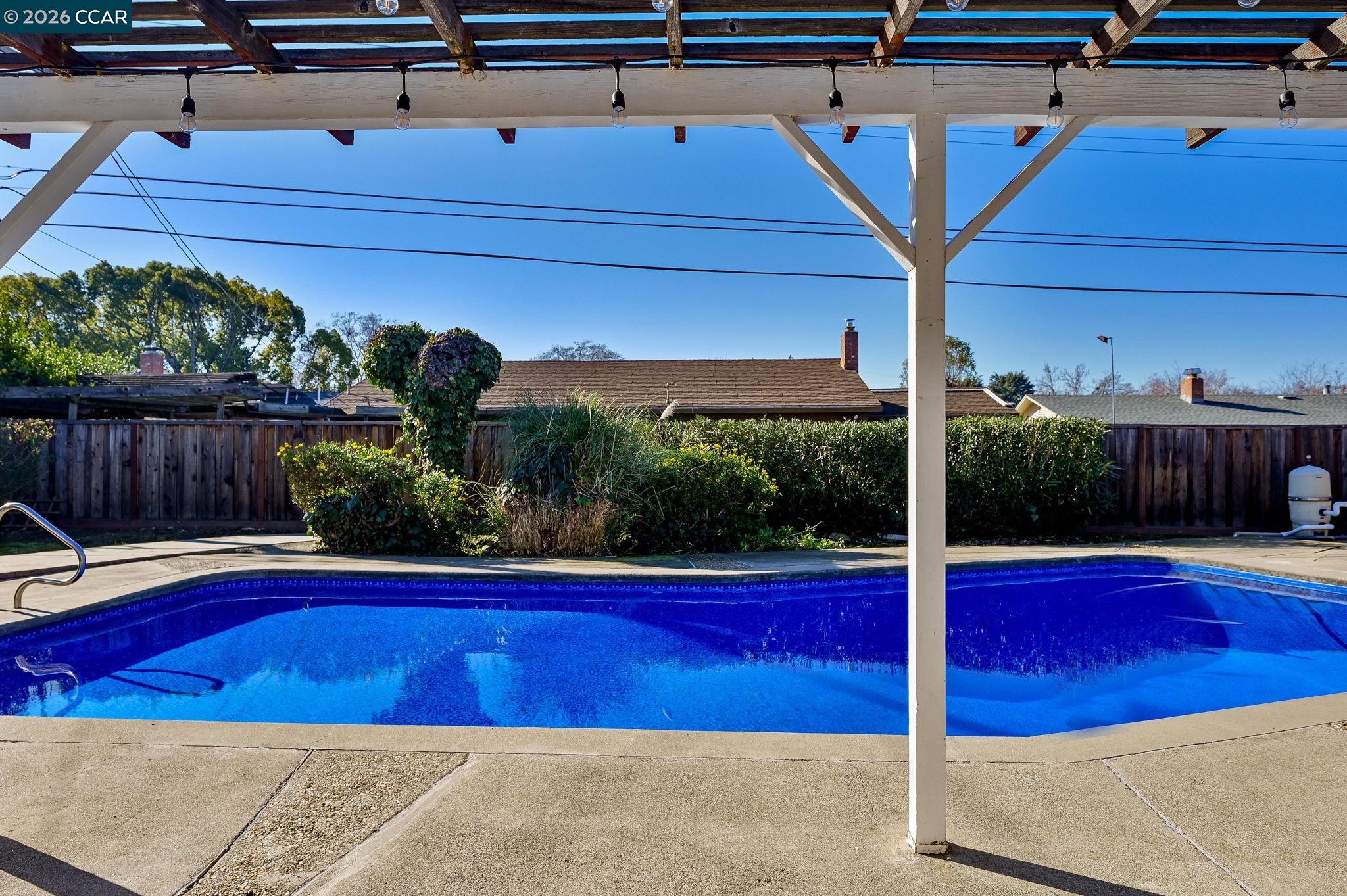 Detail Gallery Image 25 of 37 For 1687 Westwood Dr, Concord,  CA 94521 - 3 Beds | 2 Baths