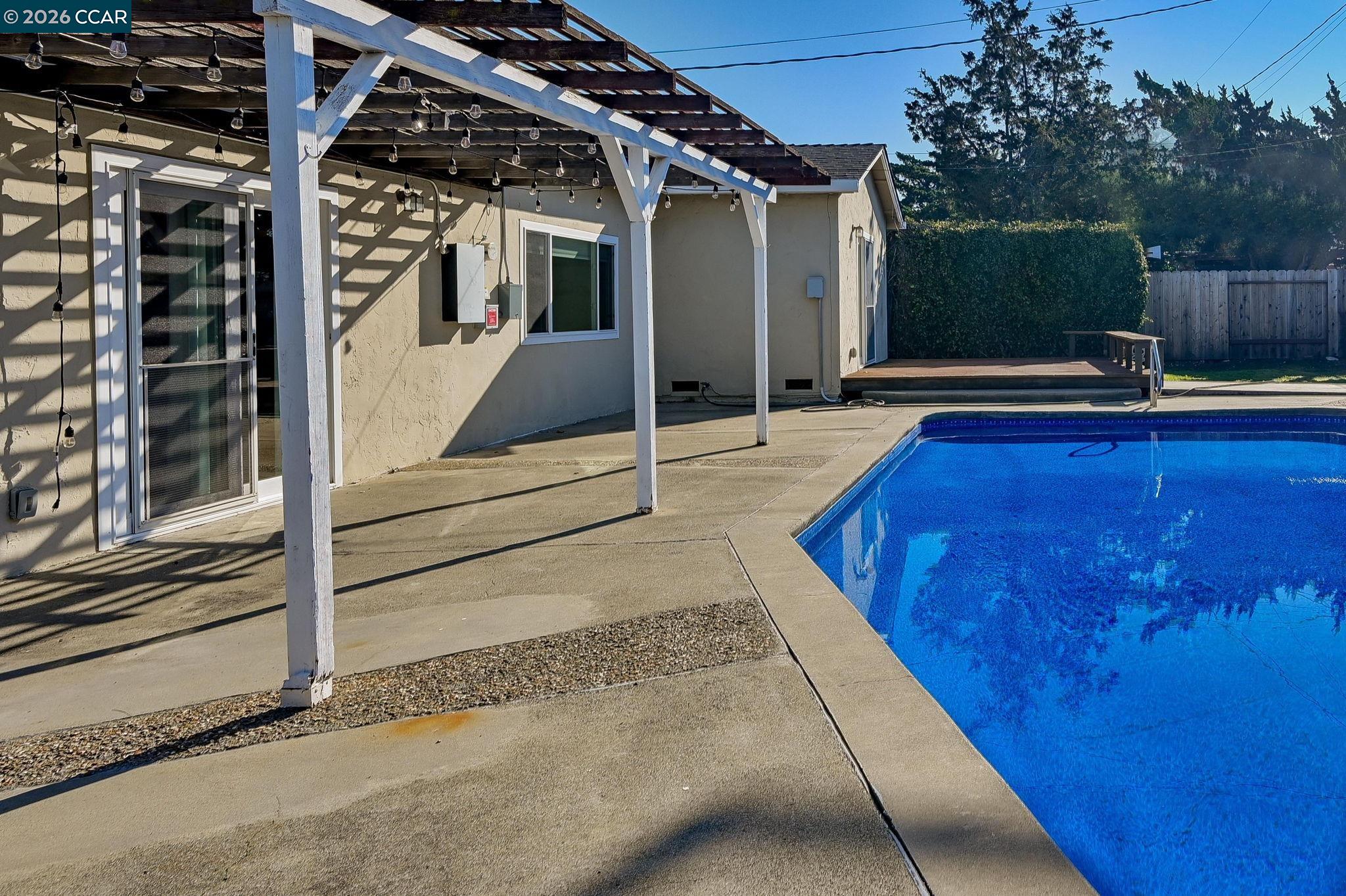 Detail Gallery Image 26 of 37 For 1687 Westwood Dr, Concord,  CA 94521 - 3 Beds | 2 Baths