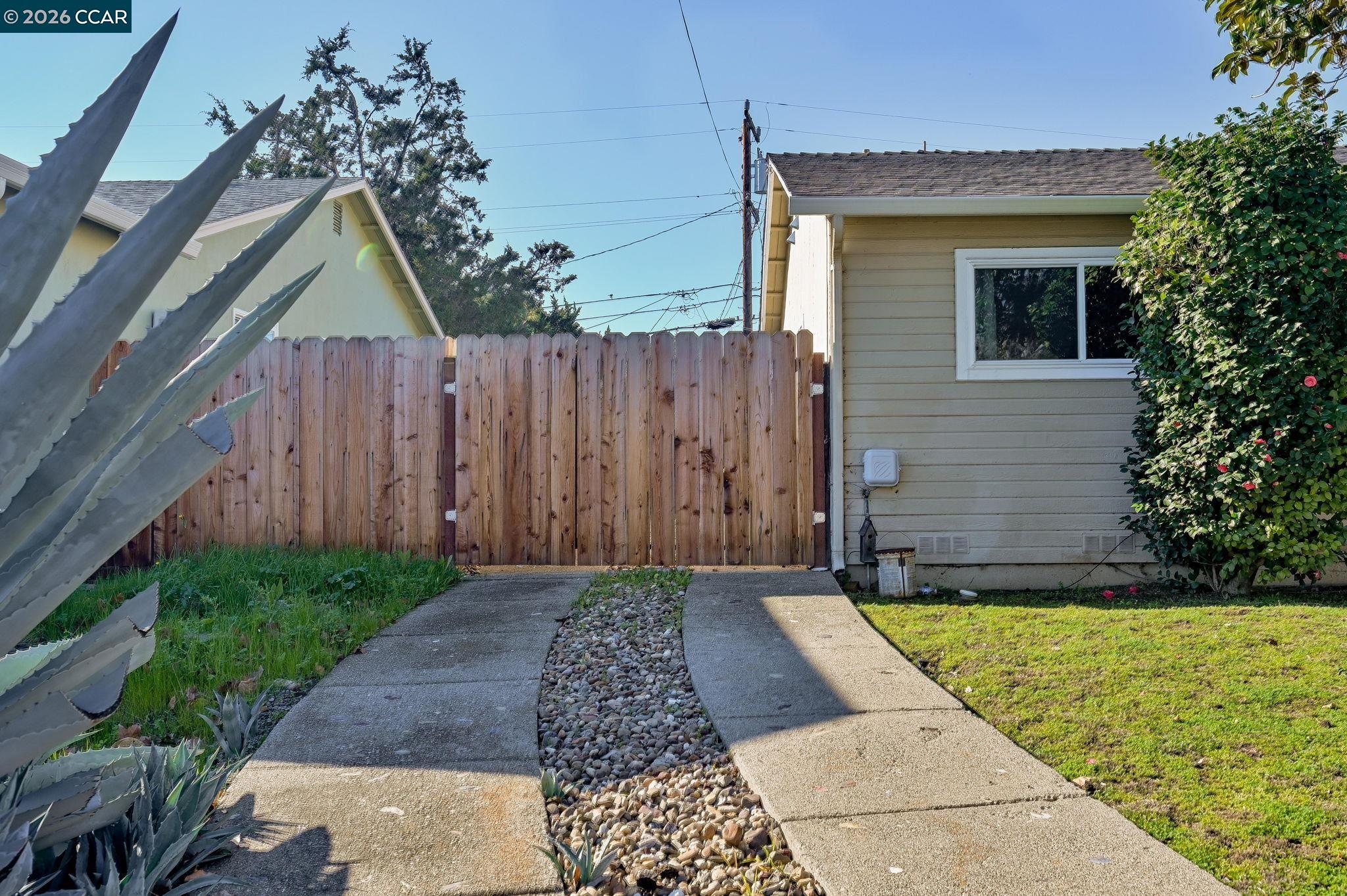 Detail Gallery Image 32 of 37 For 1687 Westwood Dr, Concord,  CA 94521 - 3 Beds | 2 Baths