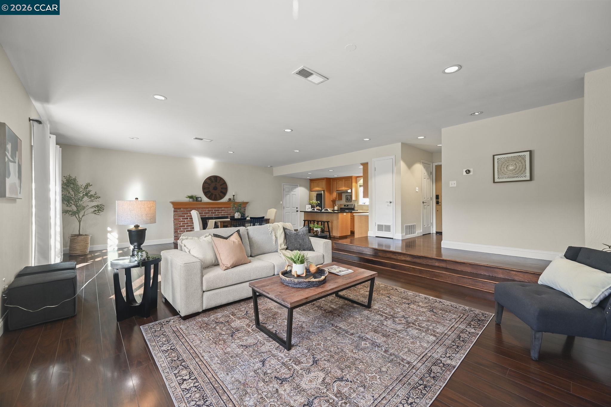 Detail Gallery Image 5 of 37 For 1687 Westwood Dr, Concord,  CA 94521 - 3 Beds | 2 Baths