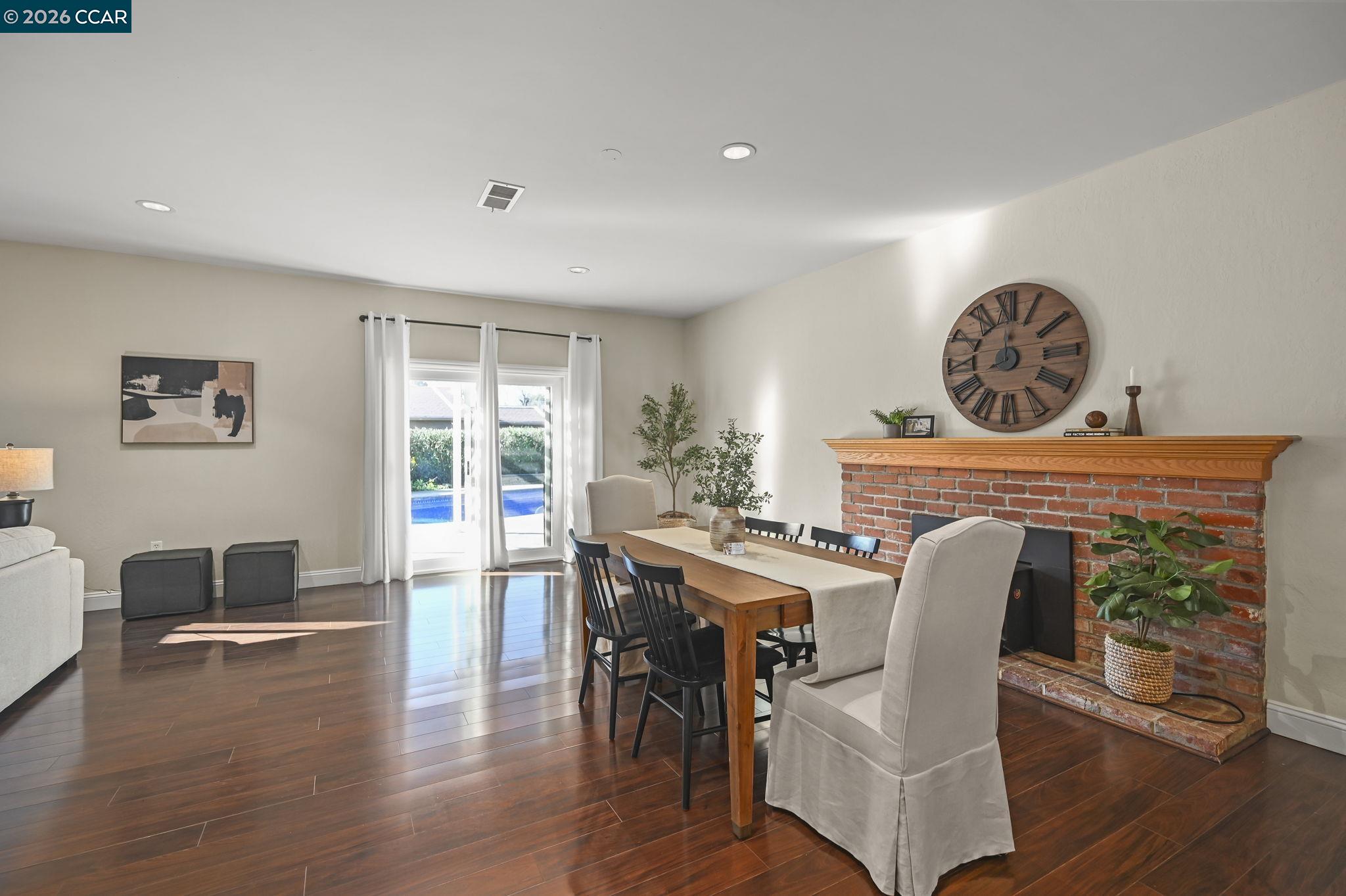 Detail Gallery Image 7 of 37 For 1687 Westwood Dr, Concord,  CA 94521 - 3 Beds | 2 Baths