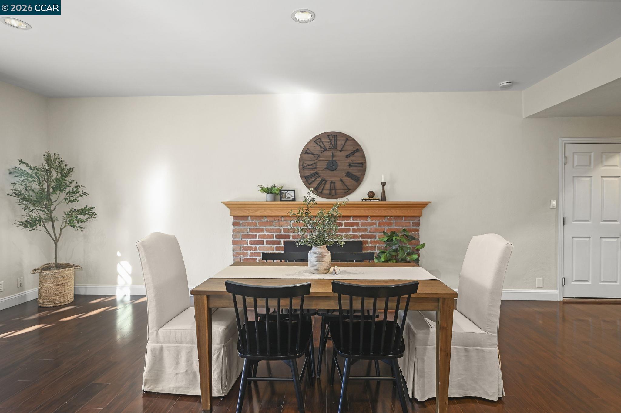 Detail Gallery Image 8 of 37 For 1687 Westwood Dr, Concord,  CA 94521 - 3 Beds | 2 Baths