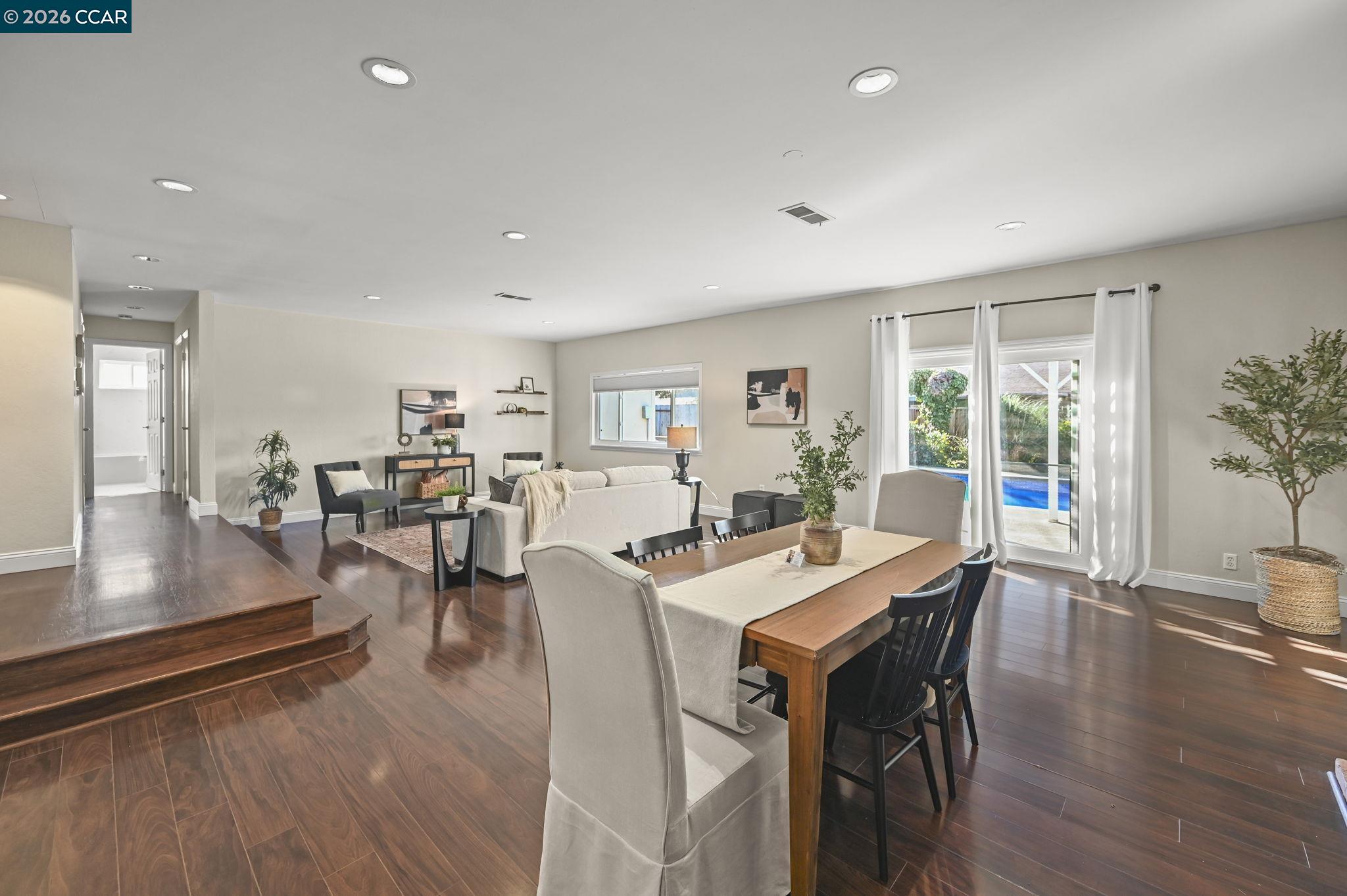 Detail Gallery Image 9 of 37 For 1687 Westwood Dr, Concord,  CA 94521 - 3 Beds | 2 Baths