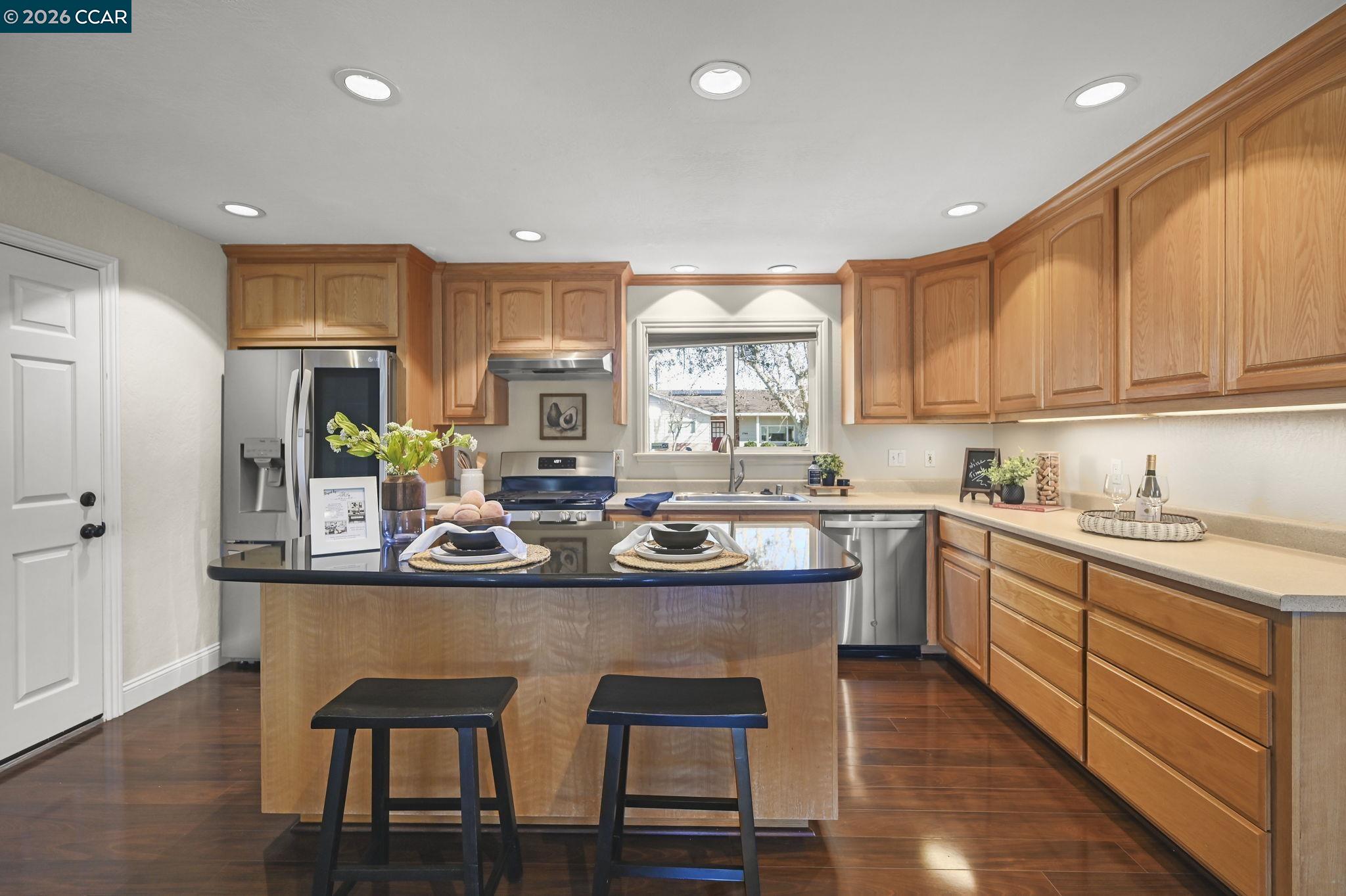 Detail Gallery Image 10 of 37 For 1687 Westwood Dr, Concord,  CA 94521 - 3 Beds | 2 Baths