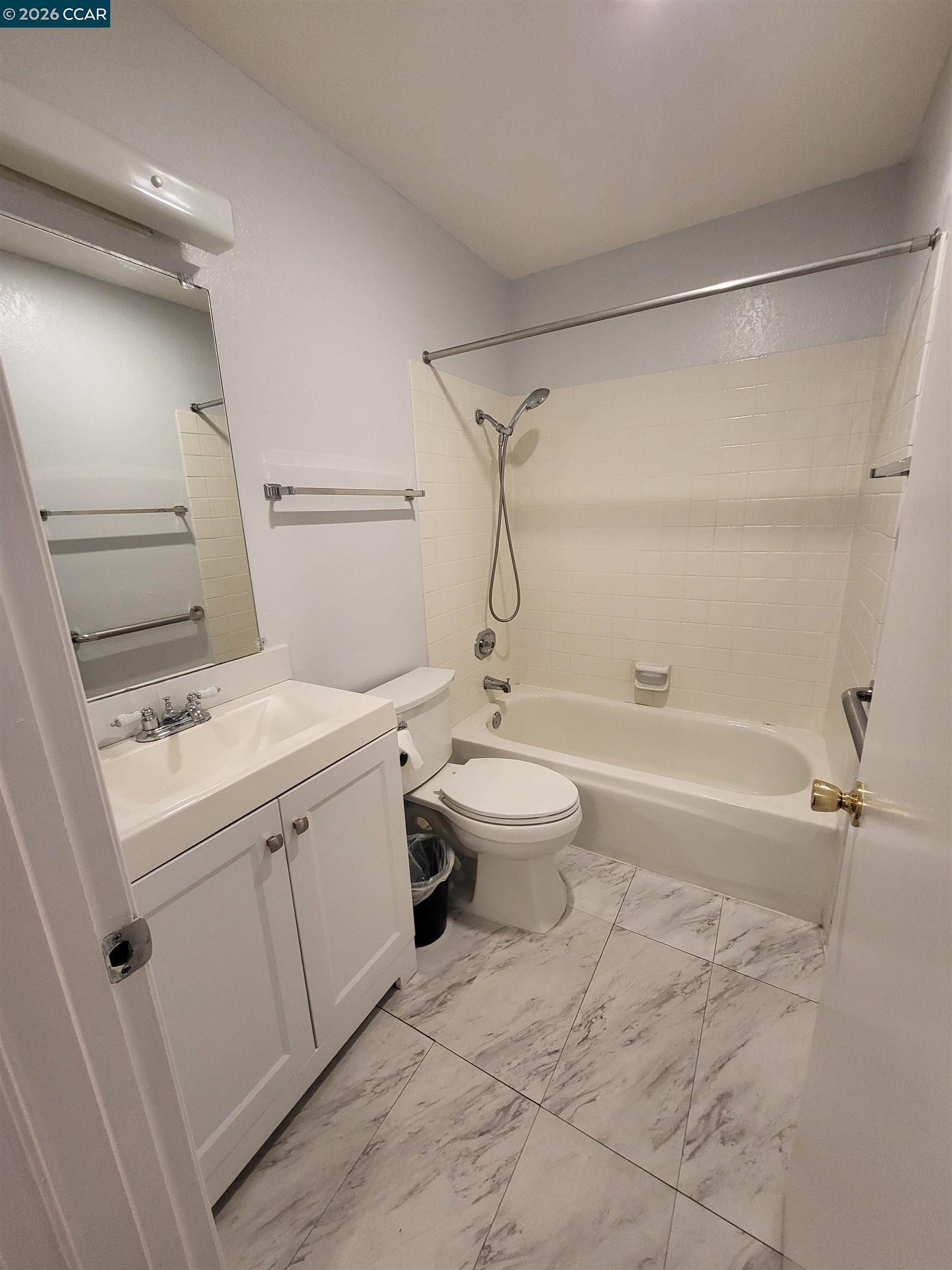 Detail Gallery Image 14 of 18 For 11 Range Ct, Hercules,  CA 94547 - 3 Beds | 2/1 Baths