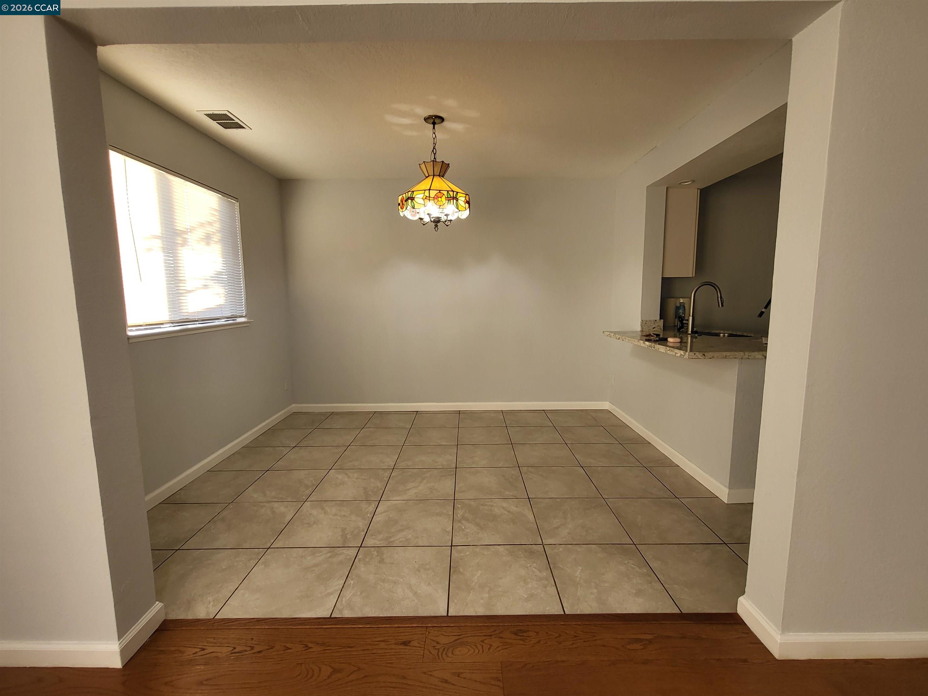 Detail Gallery Image 5 of 18 For 11 Range Ct, Hercules,  CA 94547 - 3 Beds | 2/1 Baths