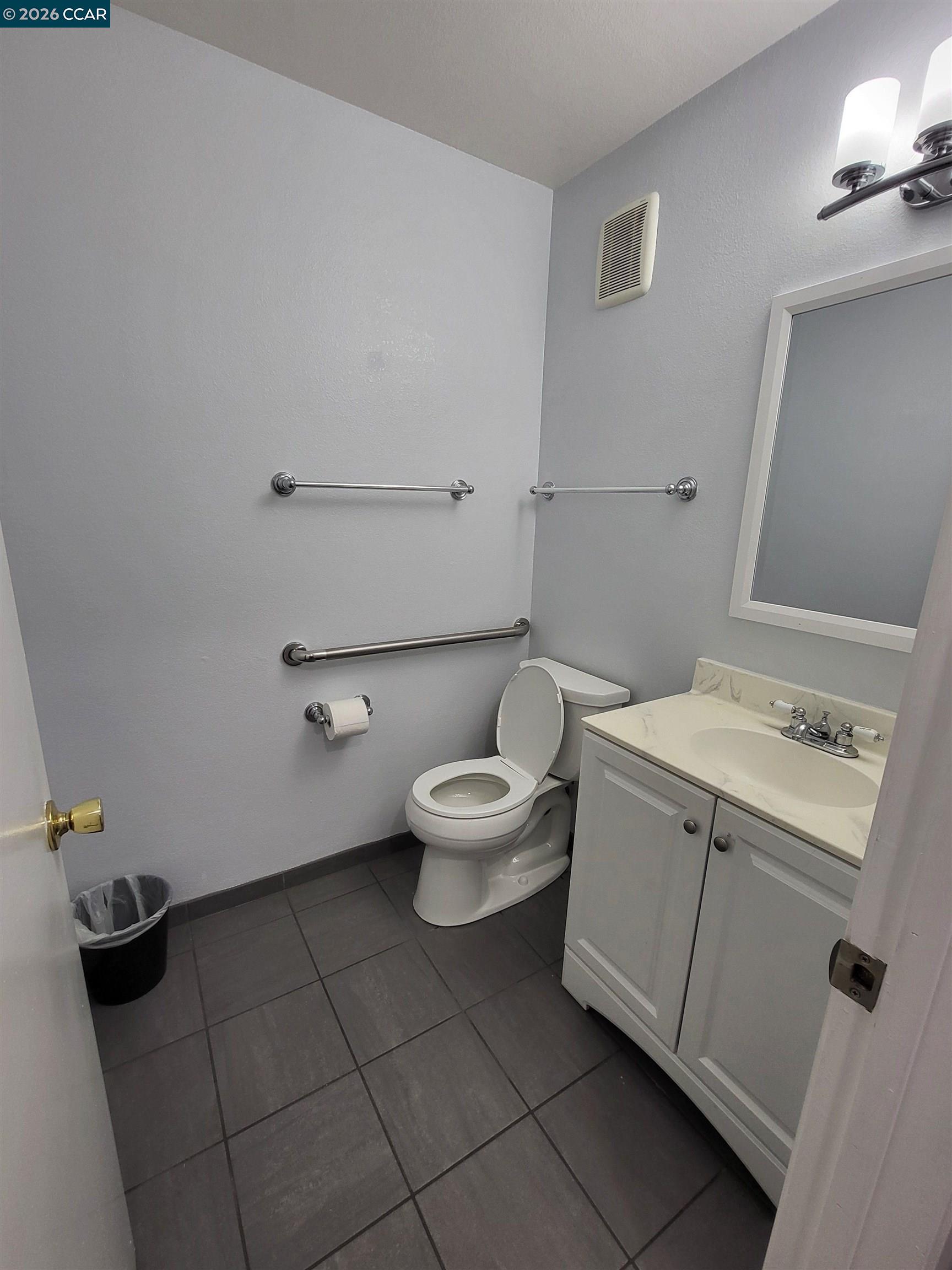 Detail Gallery Image 7 of 18 For 11 Range Ct, Hercules,  CA 94547 - 3 Beds | 2/1 Baths