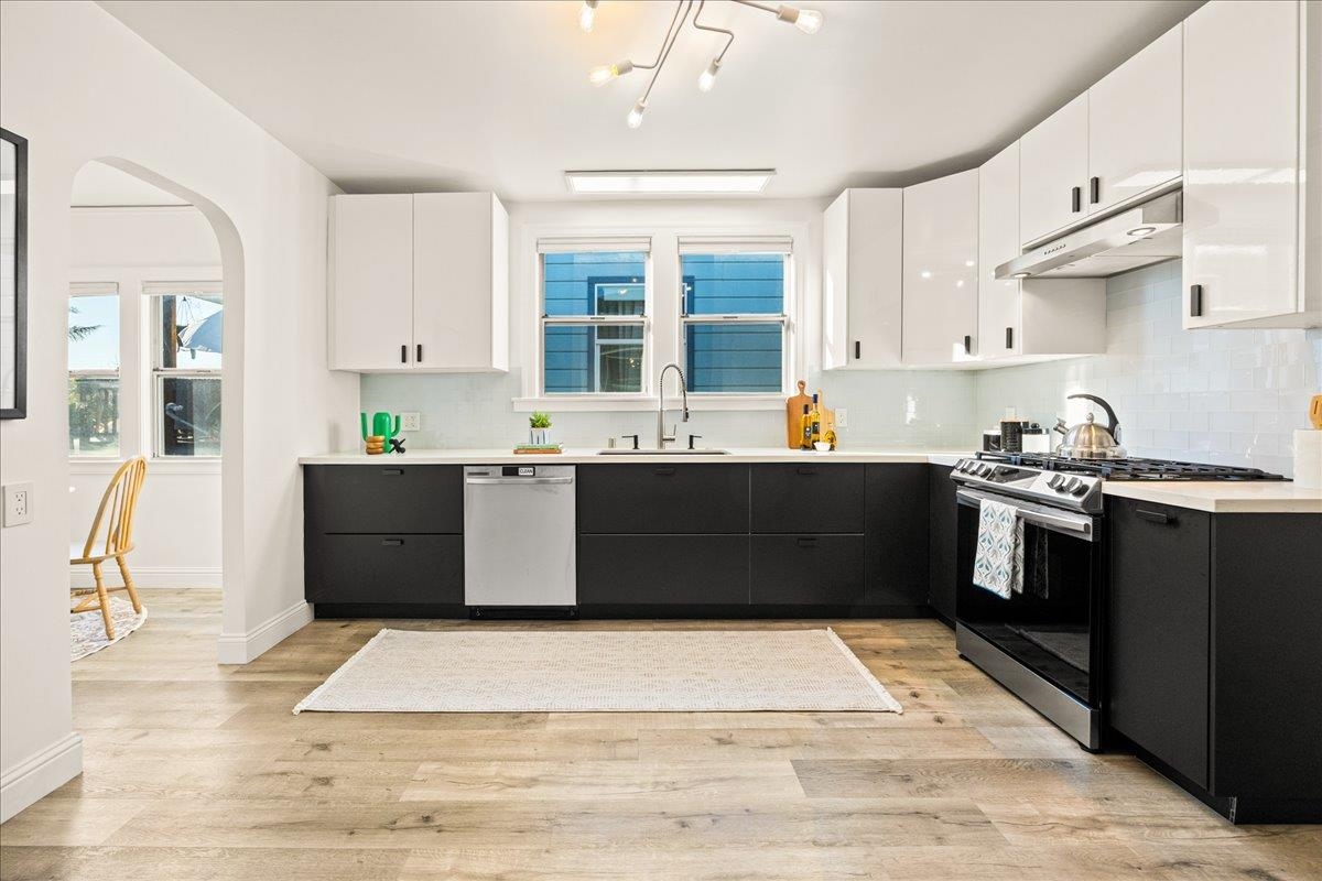 Detail Gallery Image 13 of 59 For 3439 E 18th St, Oakland,  CA 94601 - 3 Beds | 2/1 Baths