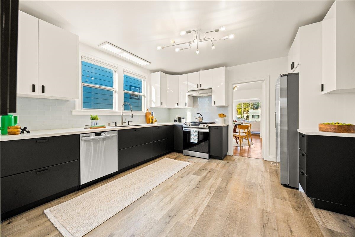 Detail Gallery Image 14 of 59 For 3439 E 18th St, Oakland,  CA 94601 - 3 Beds | 2/1 Baths