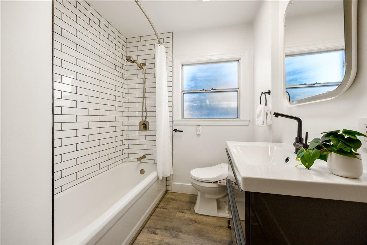 Detail Gallery Image 23 of 59 For 3439 E 18th St, Oakland,  CA 94601 - 3 Beds | 2/1 Baths