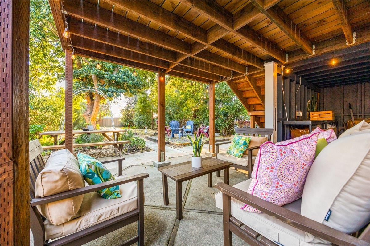 Detail Gallery Image 34 of 59 For 3439 E 18th St, Oakland,  CA 94601 - 3 Beds | 2/1 Baths