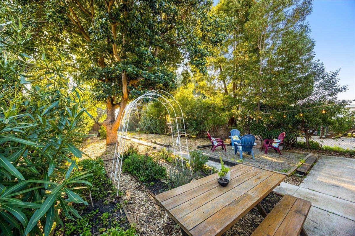 Detail Gallery Image 38 of 59 For 3439 E 18th St, Oakland,  CA 94601 - 3 Beds | 2/1 Baths