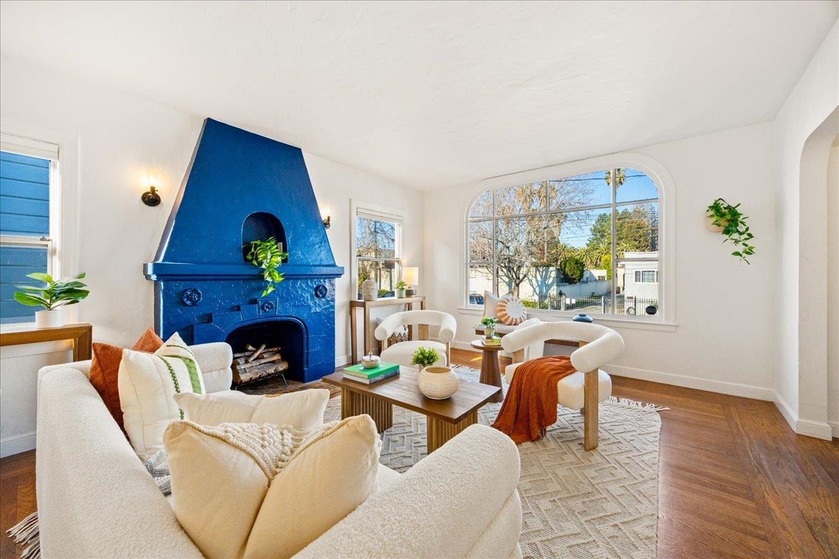 Detail Gallery Image 5 of 59 For 3439 E 18th St, Oakland,  CA 94601 - 3 Beds | 2/1 Baths