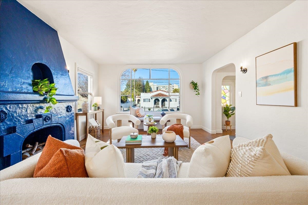 Detail Gallery Image 6 of 59 For 3439 E 18th St, Oakland,  CA 94601 - 3 Beds | 2/1 Baths