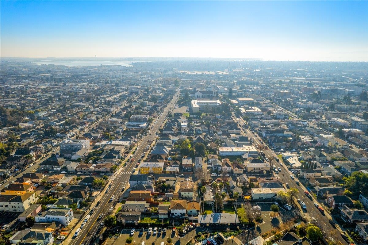 Detail Gallery Image 52 of 59 For 3439 E 18th St, Oakland,  CA 94601 - 3 Beds | 2/1 Baths
