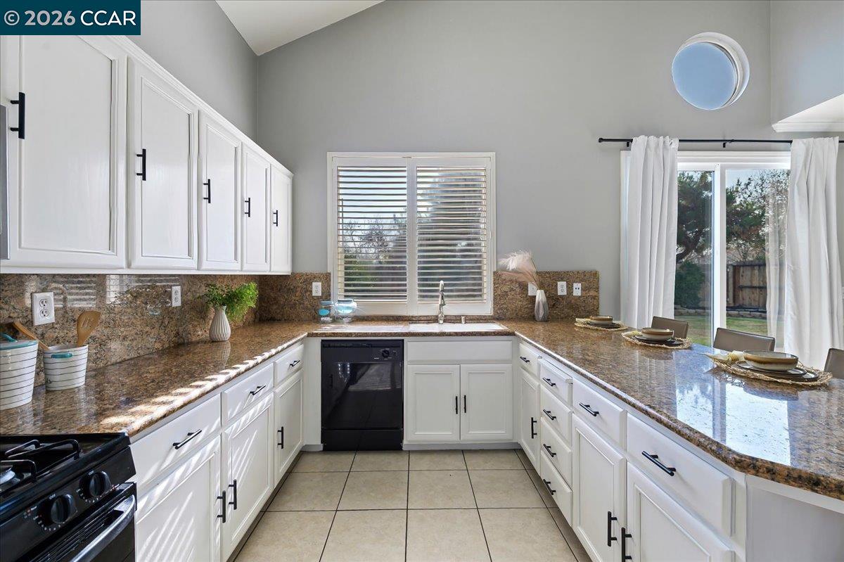 Detail Gallery Image 10 of 40 For 1100 Cherry Blossom Ln, Tracy,  CA 95377 - 4 Beds | 2/1 Baths