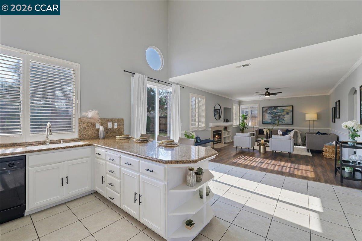 Detail Gallery Image 11 of 40 For 1100 Cherry Blossom Ln, Tracy,  CA 95377 - 4 Beds | 2/1 Baths
