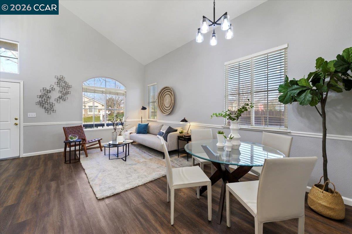 Detail Gallery Image 5 of 40 For 1100 Cherry Blossom Ln, Tracy,  CA 95377 - 4 Beds | 2/1 Baths