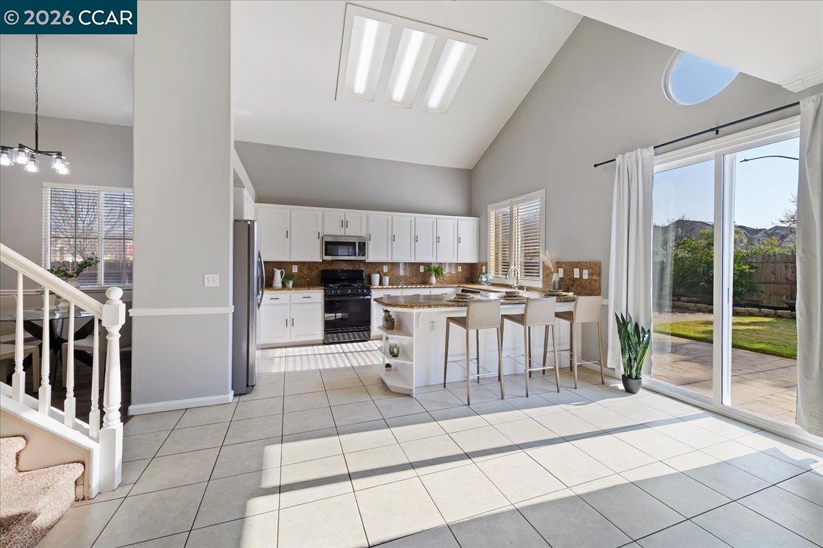 Detail Gallery Image 6 of 40 For 1100 Cherry Blossom Ln, Tracy,  CA 95377 - 4 Beds | 2/1 Baths