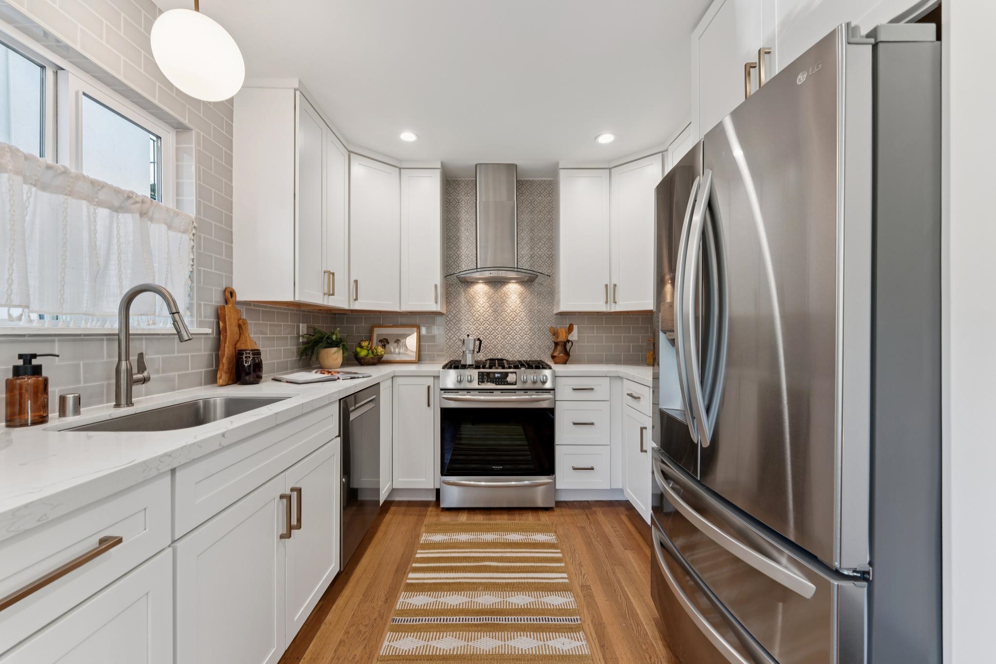 Detail Gallery Image 18 of 56 For 3945 Canon Ave, Oakland,  CA 94602 - 3 Beds | 2 Baths